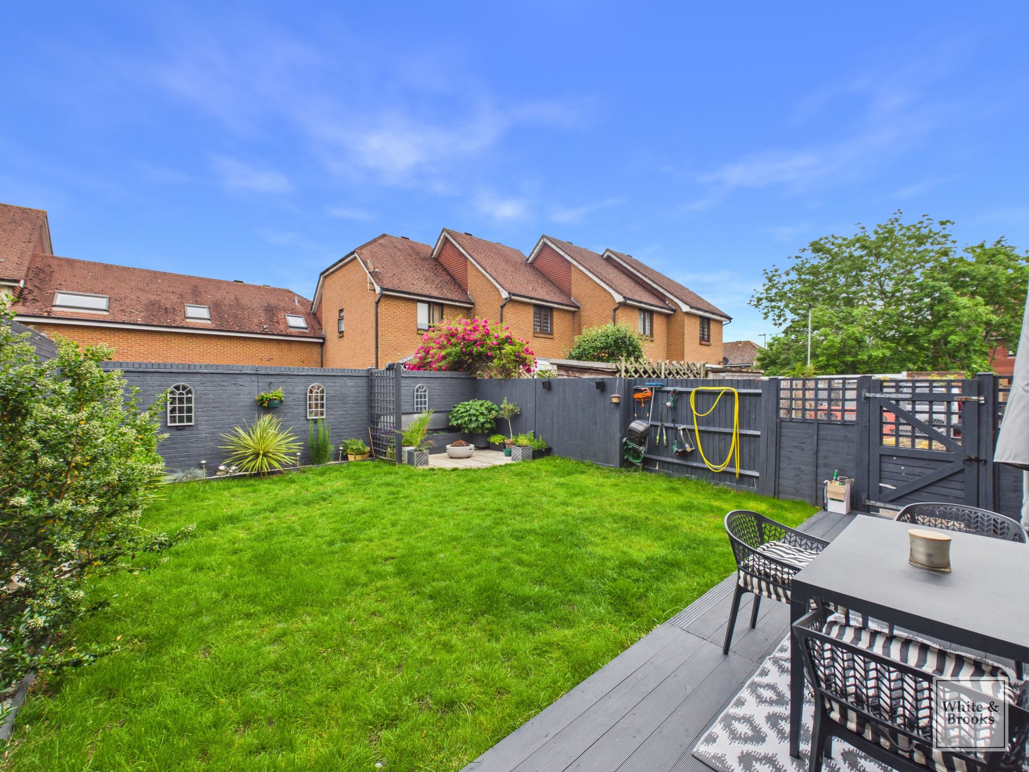 3 bed end of terrace house for sale in Mosse Gardens, Chichester, PO19 10