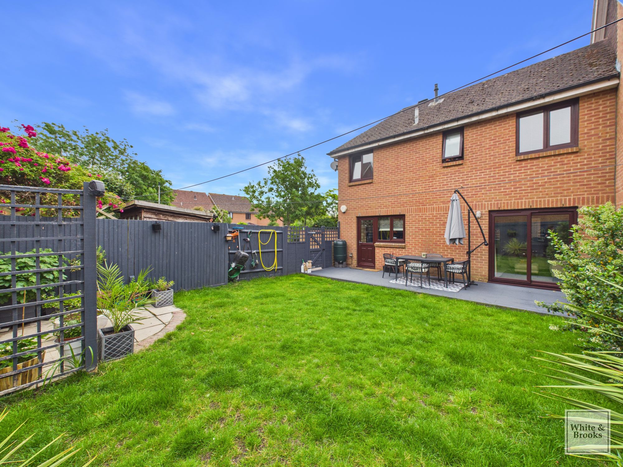 3 bed end of terrace house for sale in Mosse Gardens, Chichester, PO19 12