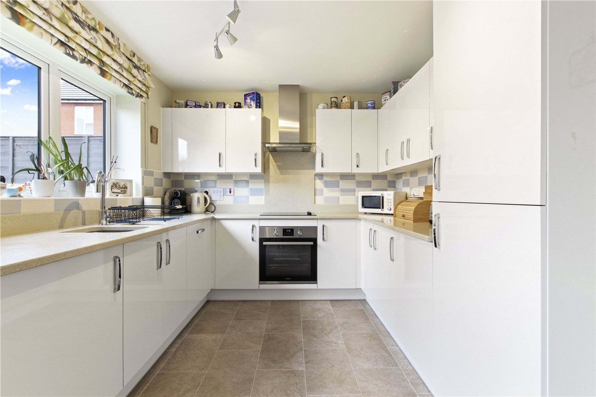 3 bed for sale in North Mead, Chichester, PO19  - Property Image 3