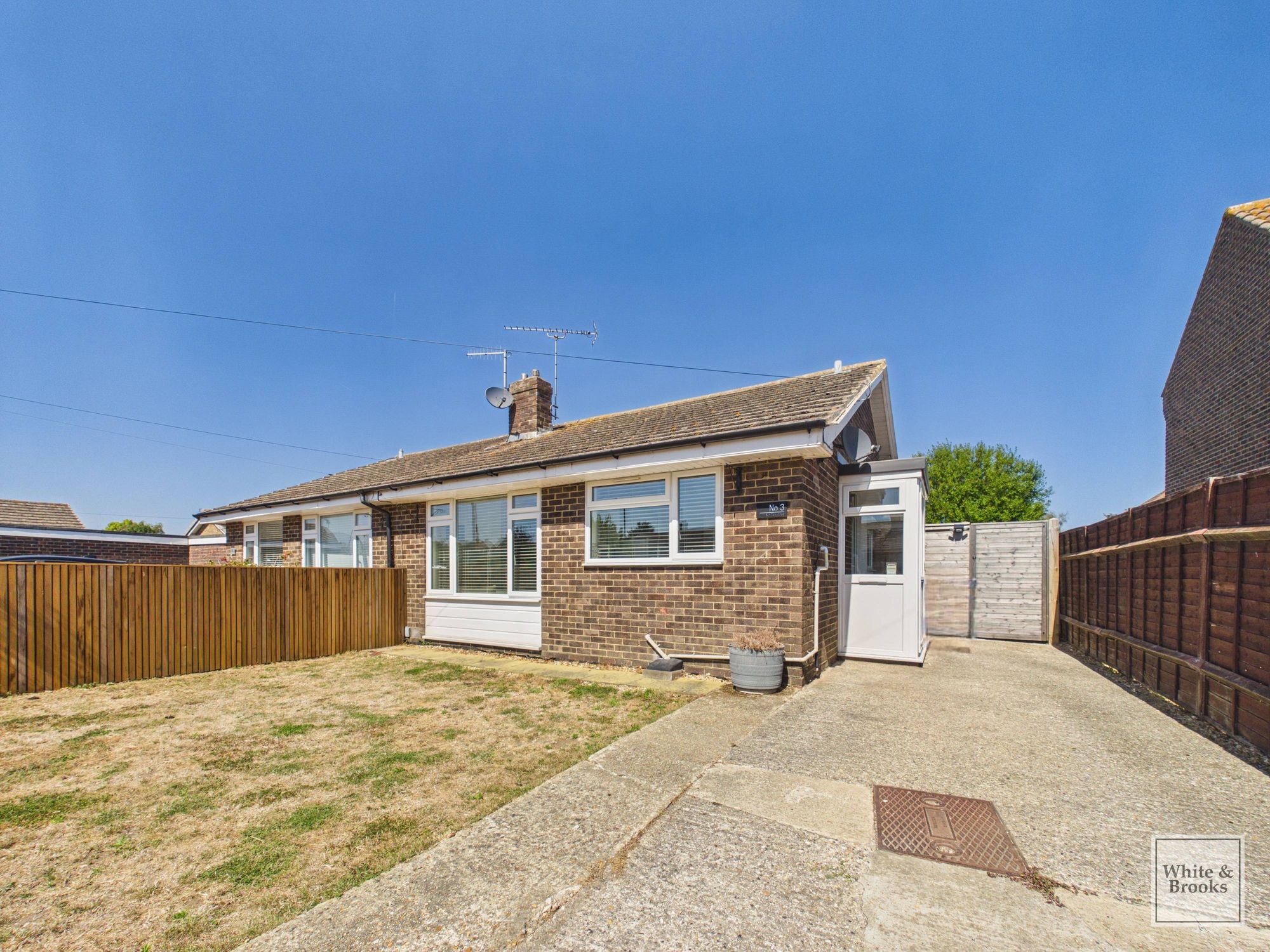 2 bed semi-detached bungalow for sale in Sun Park Close, Bognor Regis, PO21 - Property Image 1