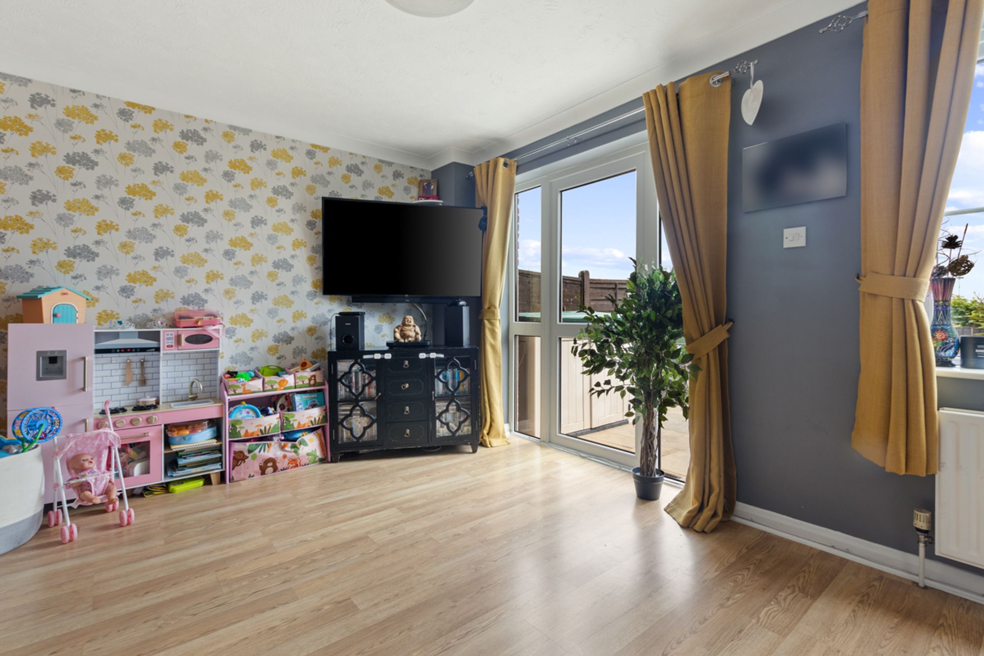 3 bed terraced house for sale in Shalbourne Crescent, Bracklesham Bay, PO20  - Property Image 6