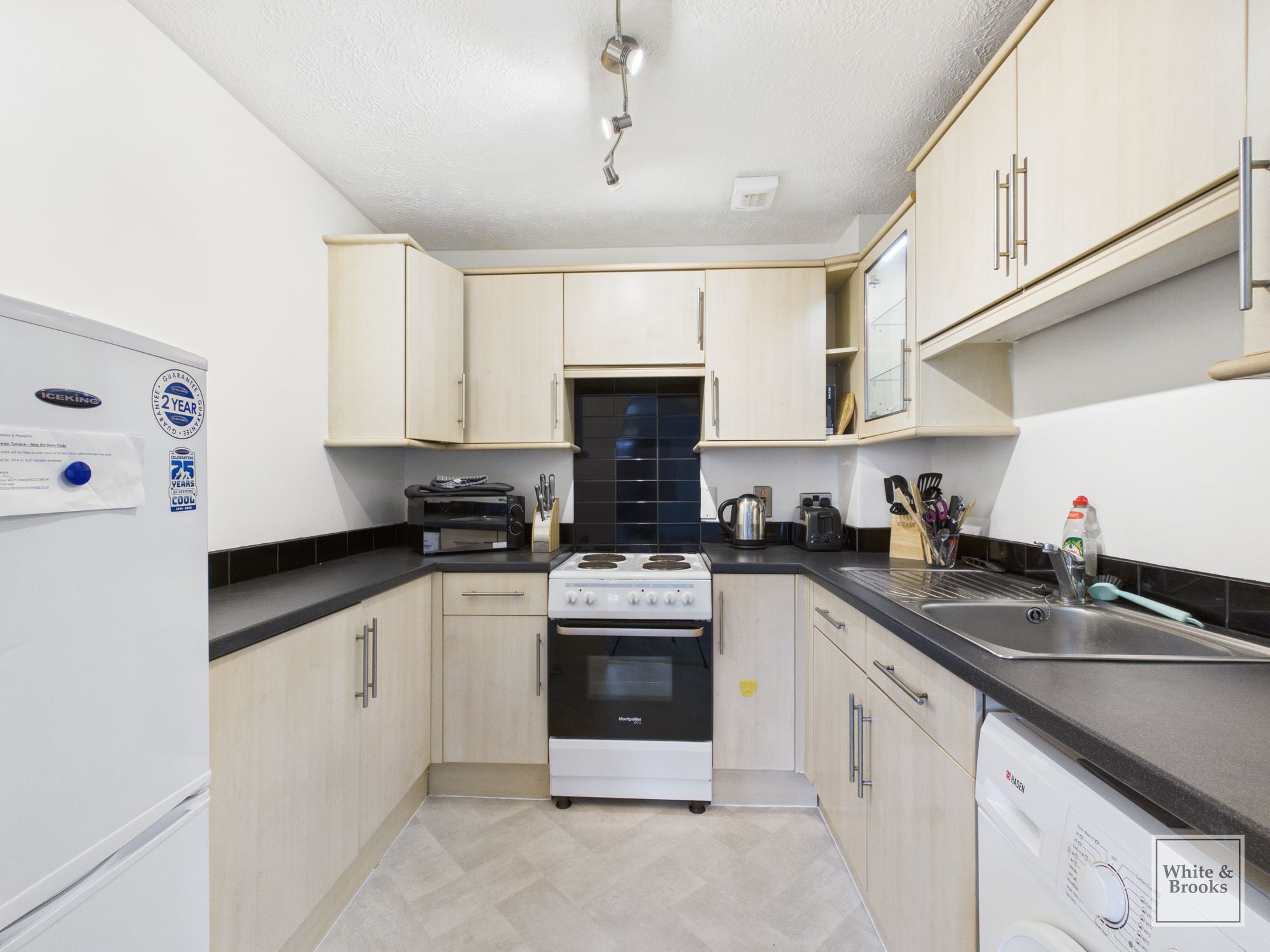 1 bed flat for sale in Victoria Road, Trafalgar Court Victoria Road, PO21  - Property Image 3