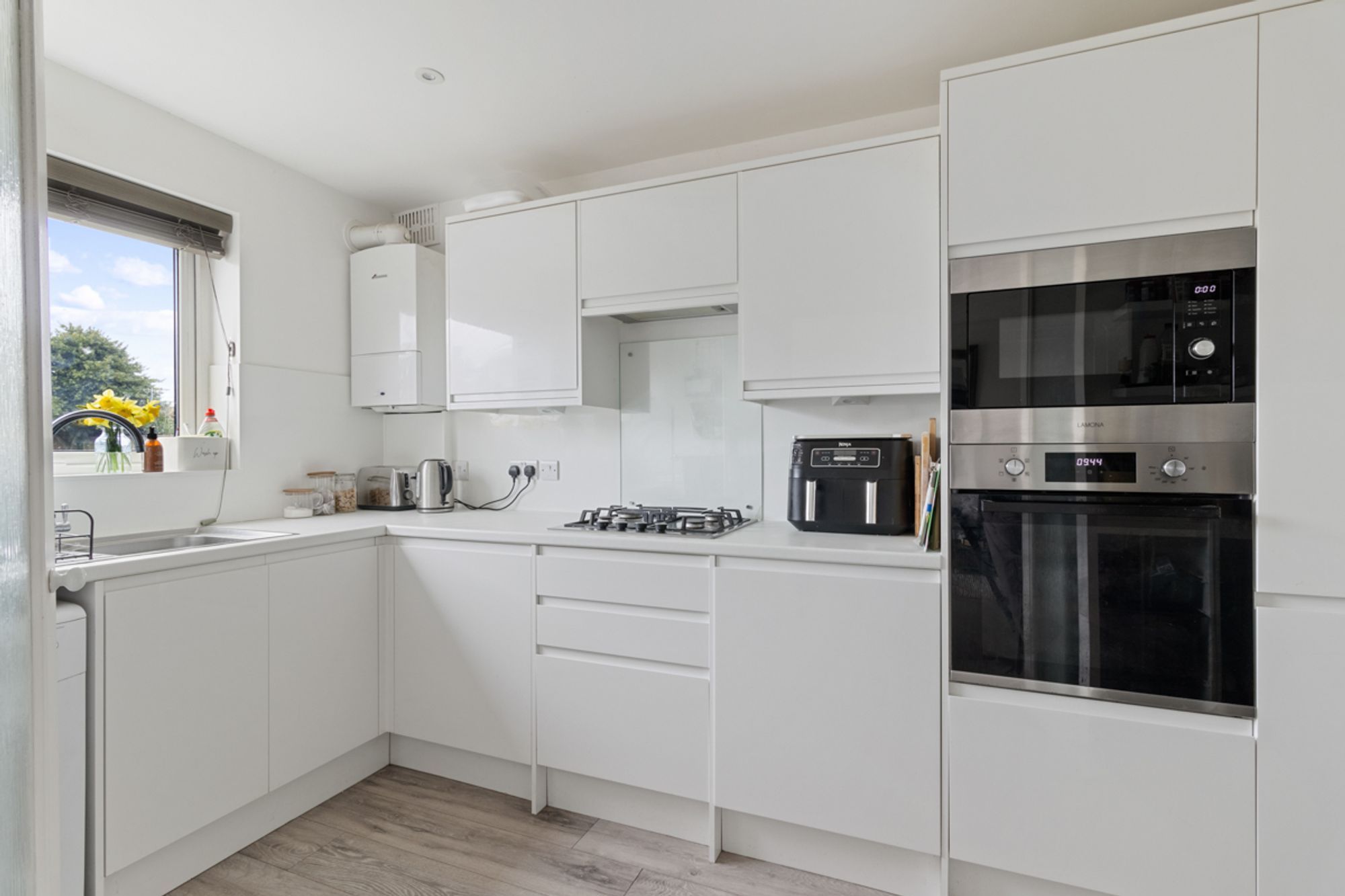 2 bed flat for sale in Lion Court, Mill Park Road, Nyetimber, PO21 3PA  - Property Image 3