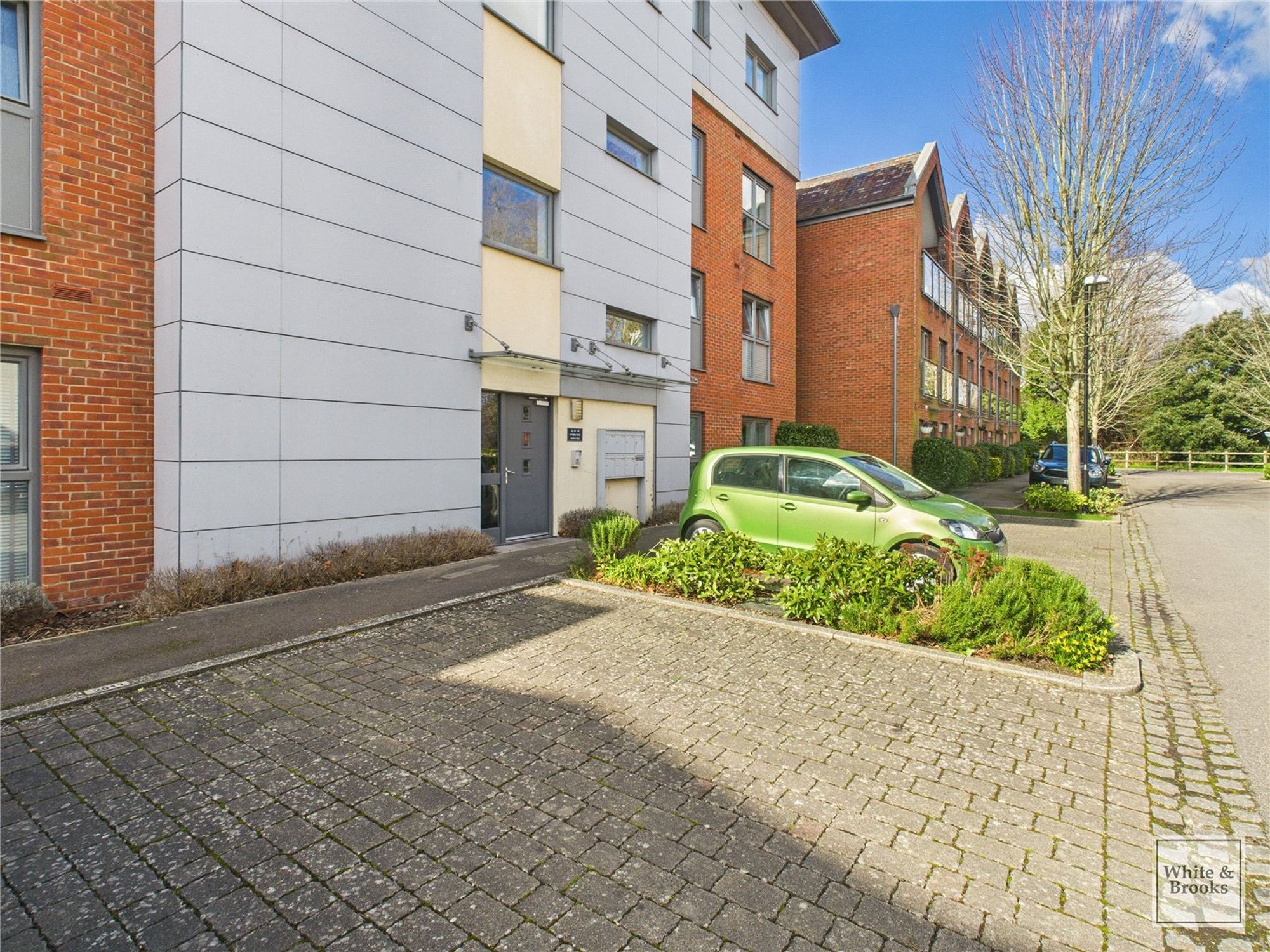 2 bed apartment for sale in Longley Road, Chichester, PO19 11