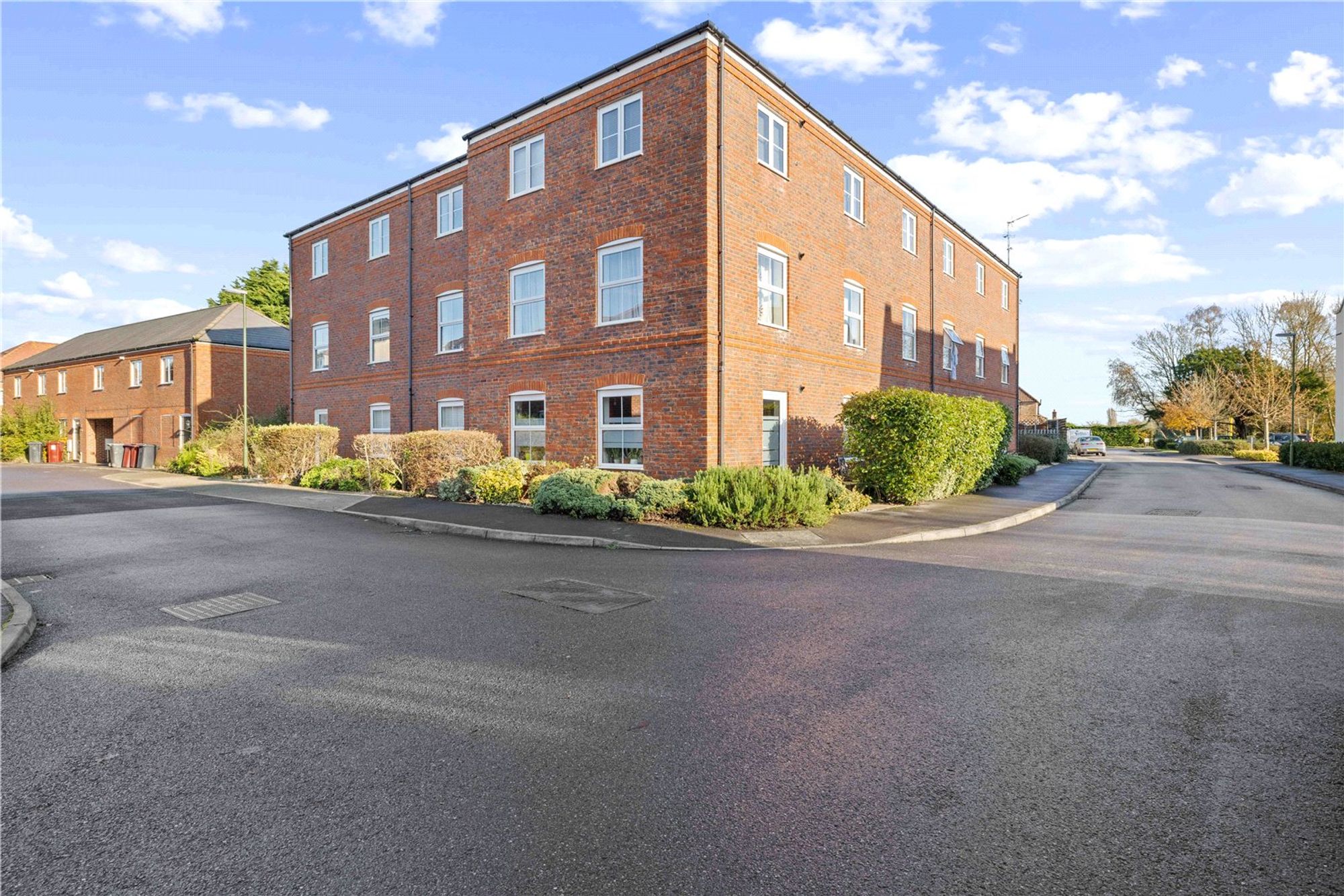 2 bed apartment for sale in The Halt, Hambrook, PO18 - Property Image 1