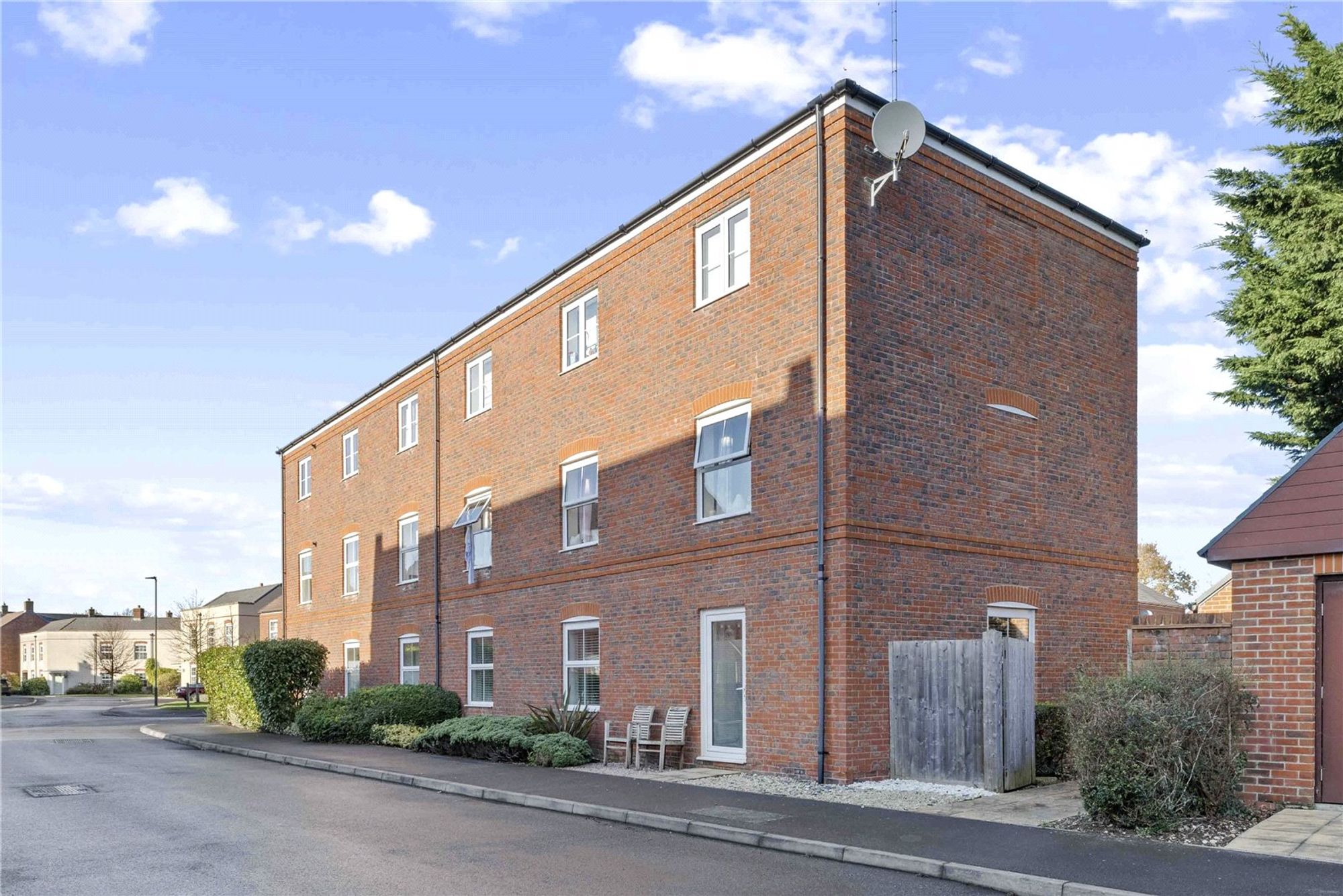 2 bed apartment for sale in The Halt, Hambrook, PO18 - Property Image 1