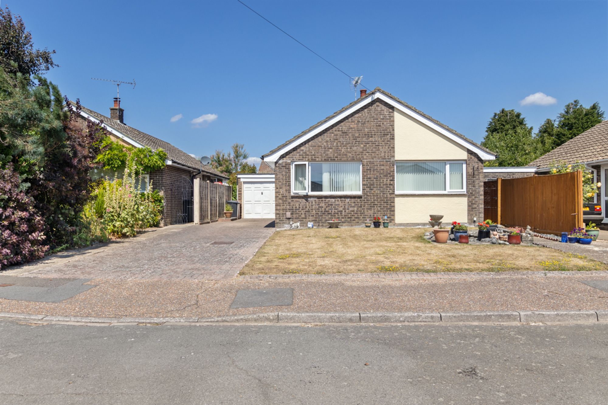 2 bed detached bungalow for sale in Bethwines Close, Chichester, PO18 16