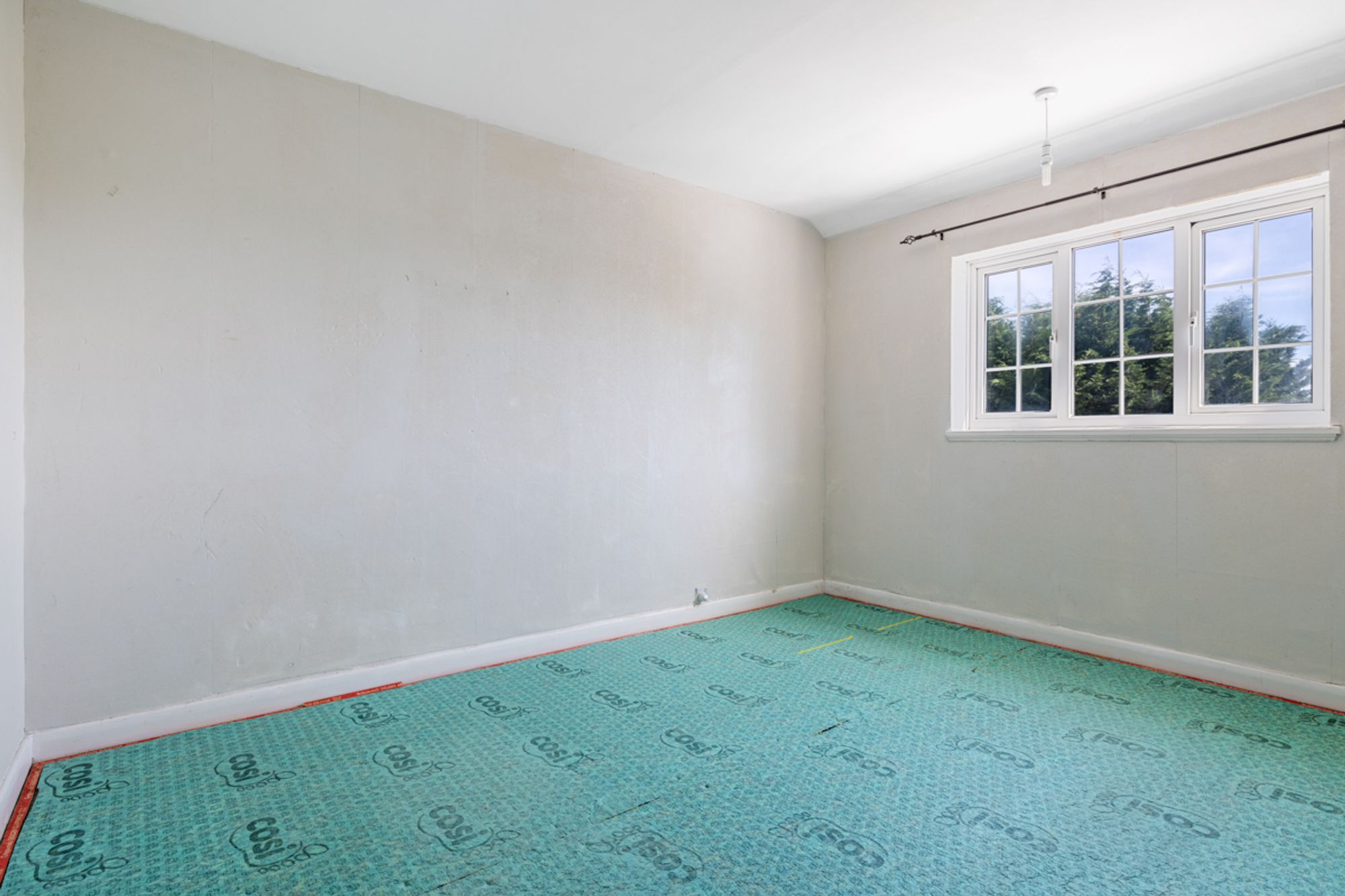 3 bed semi-detached house for sale in Kingsham Road, Chichester, PO19  - Property Image 10