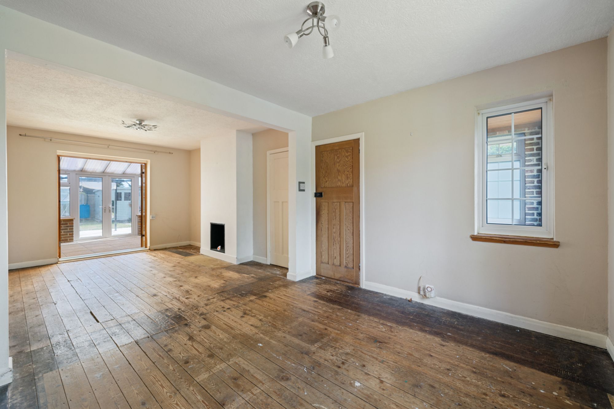 3 bed semi-detached house for sale in Kingsham Road, Chichester, PO19  - Property Image 2