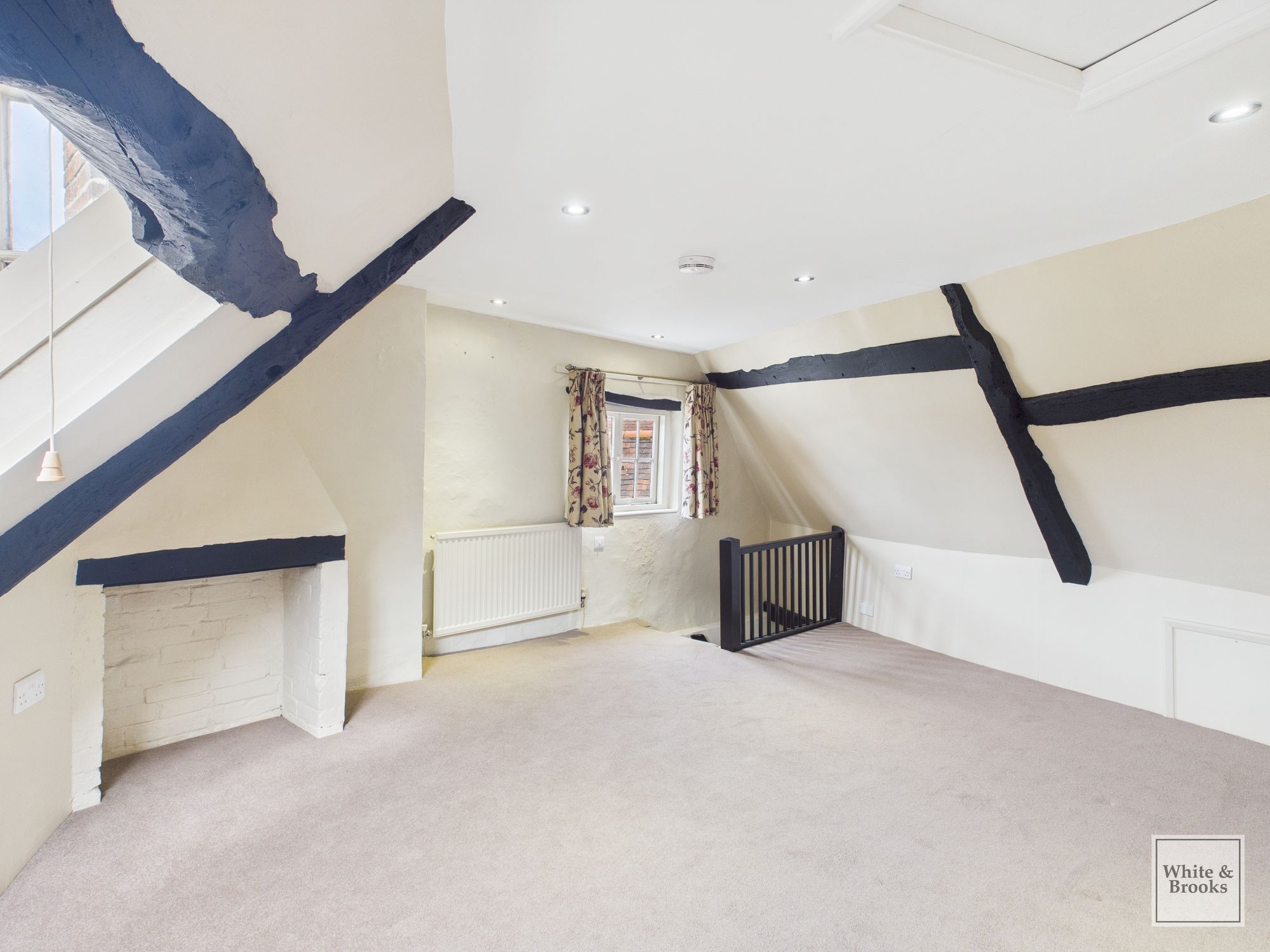 2 bed end of terrace house for sale in West Pallant, Chichester, PO19 11