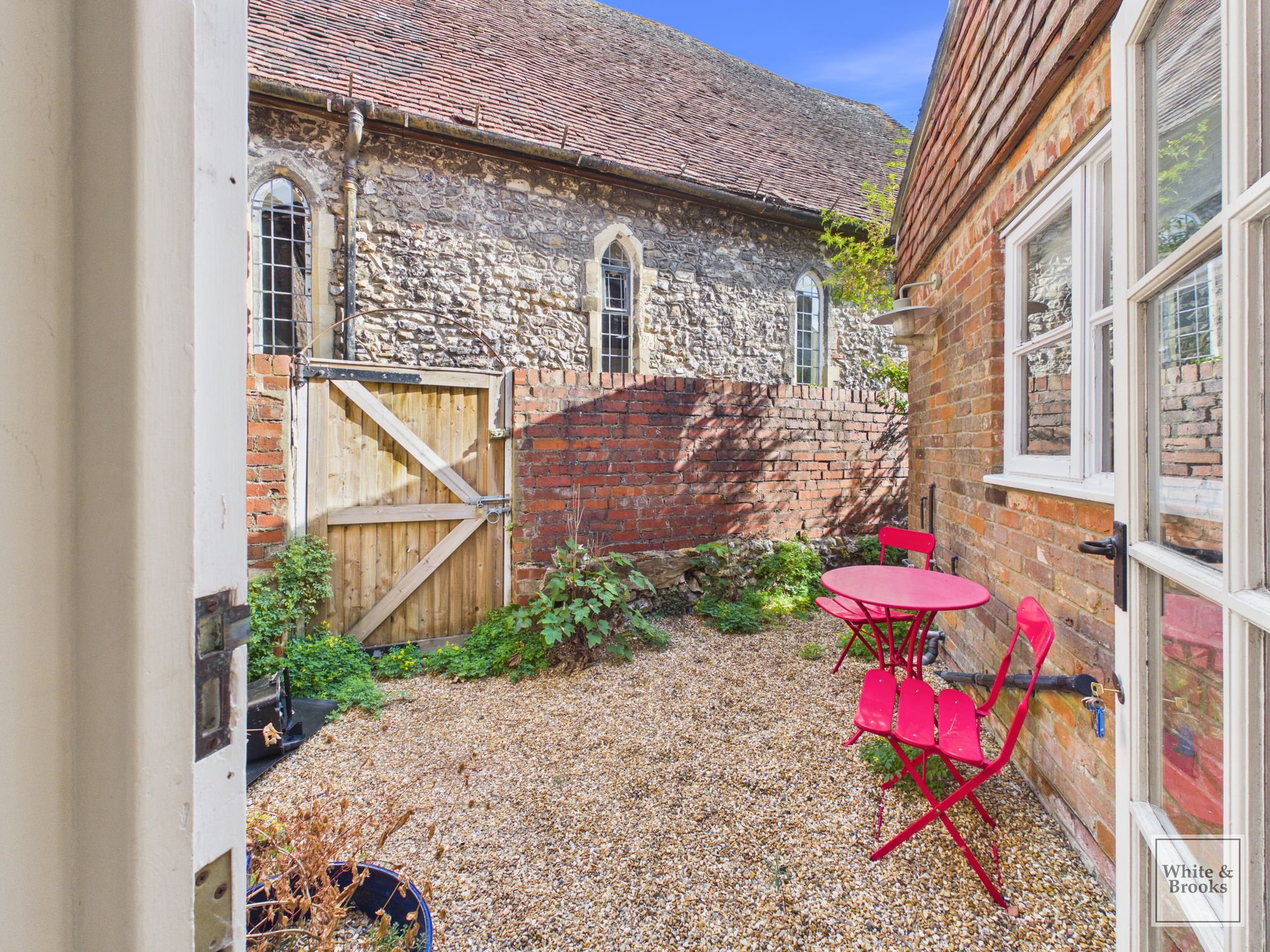 2 bed end of terrace house for sale in West Pallant, Chichester, PO19 3