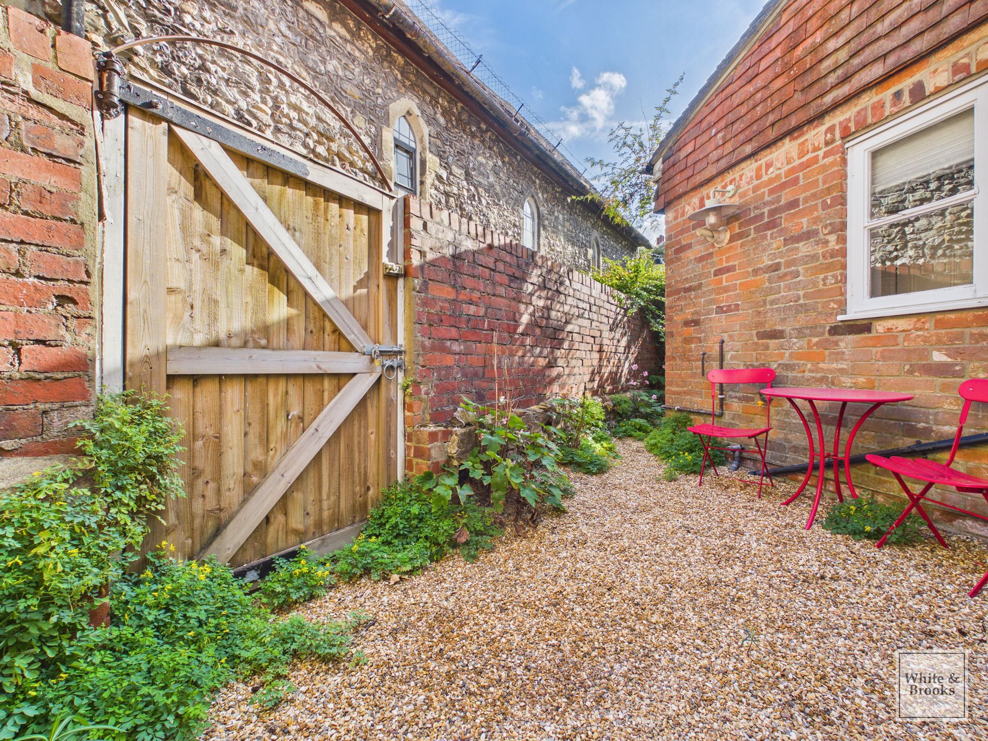 2 bed end of terrace house for sale in West Pallant, Chichester, PO19 22