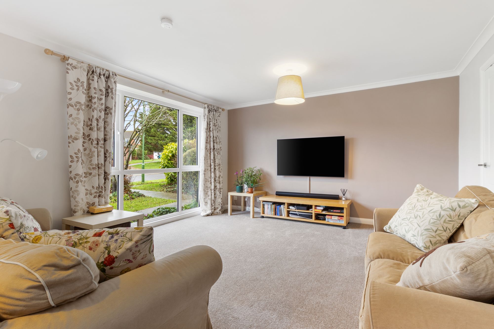 4 bed detached house for sale in Worcester Road, Chichester, PO19  - Property Image 5