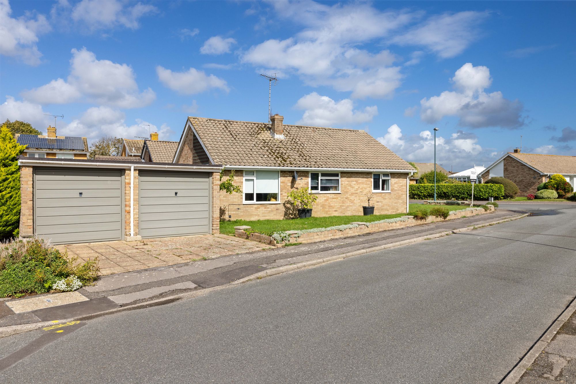 3 bed detached bungalow for sale in Andrew Avenue, Felpham, PO22 7QD - Property Image 1