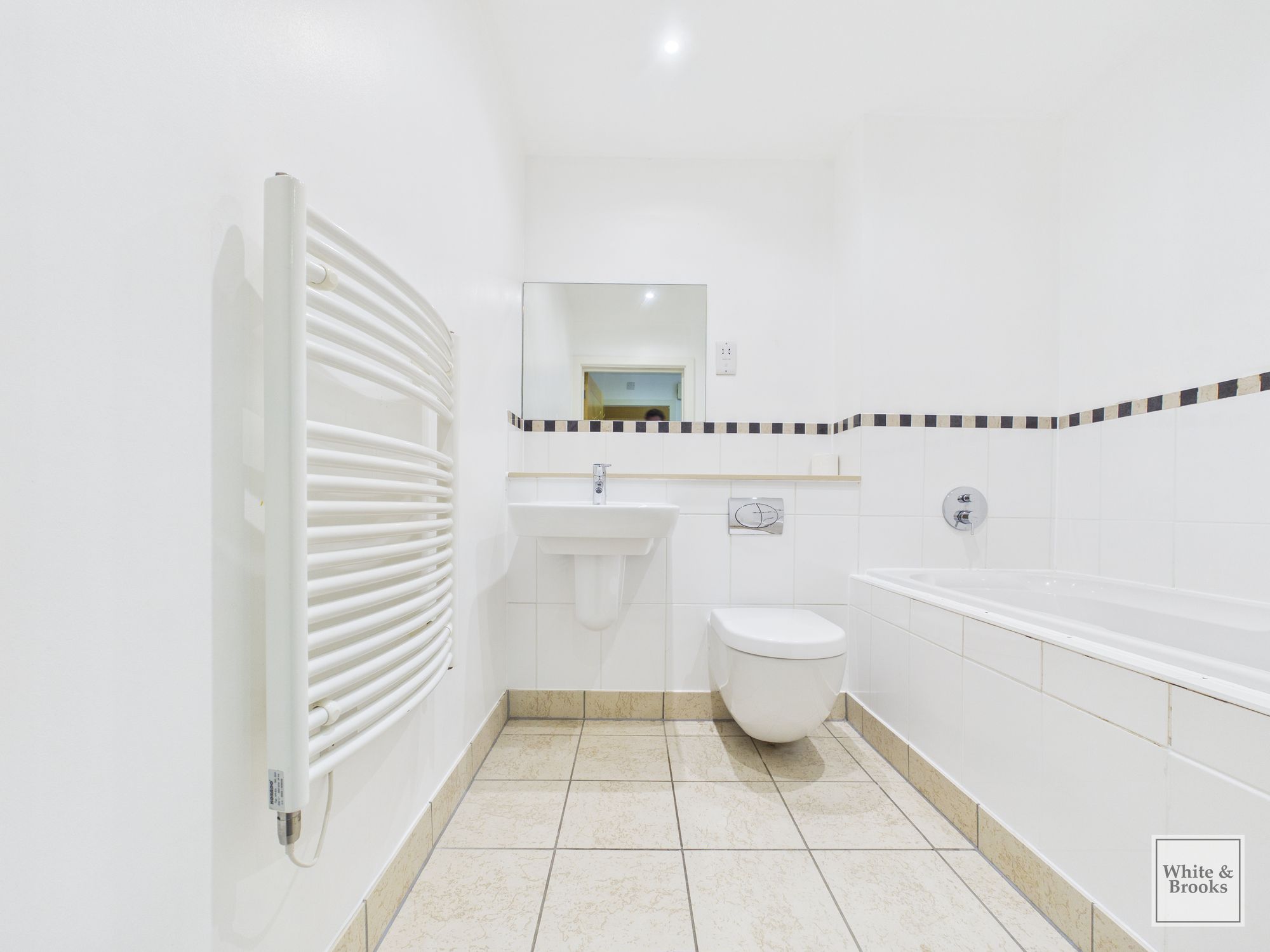 2 bed apartment for sale in St. Agnes Place, Chichester, PO19  - Property Image 8