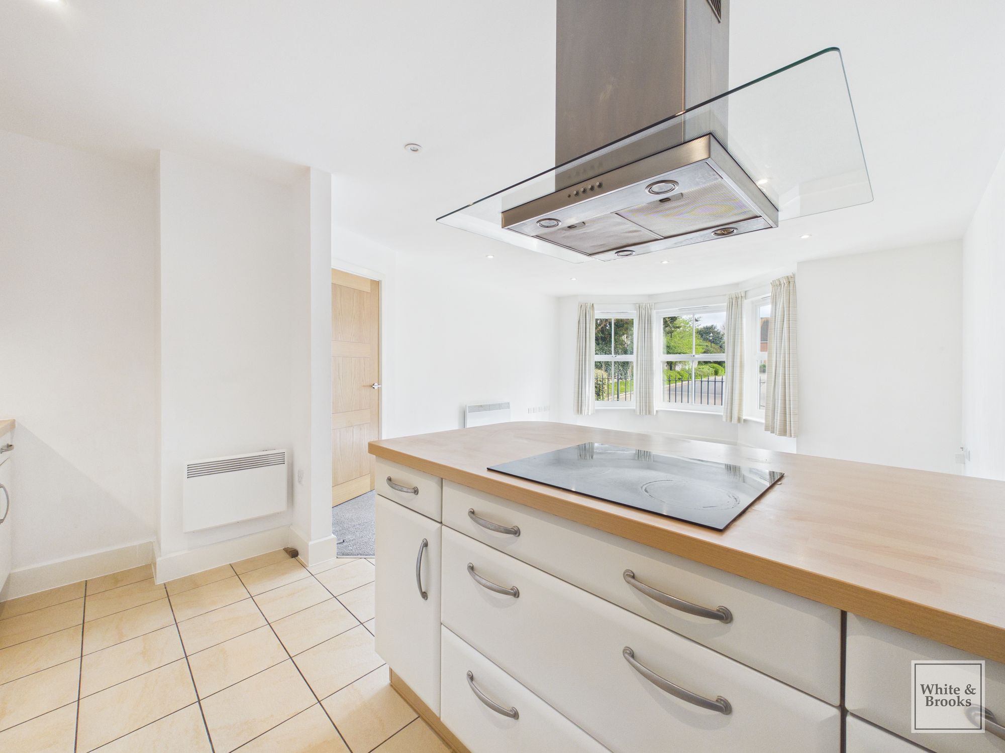 2 bed apartment for sale in St. Agnes Place, Chichester, PO19  - Property Image 4