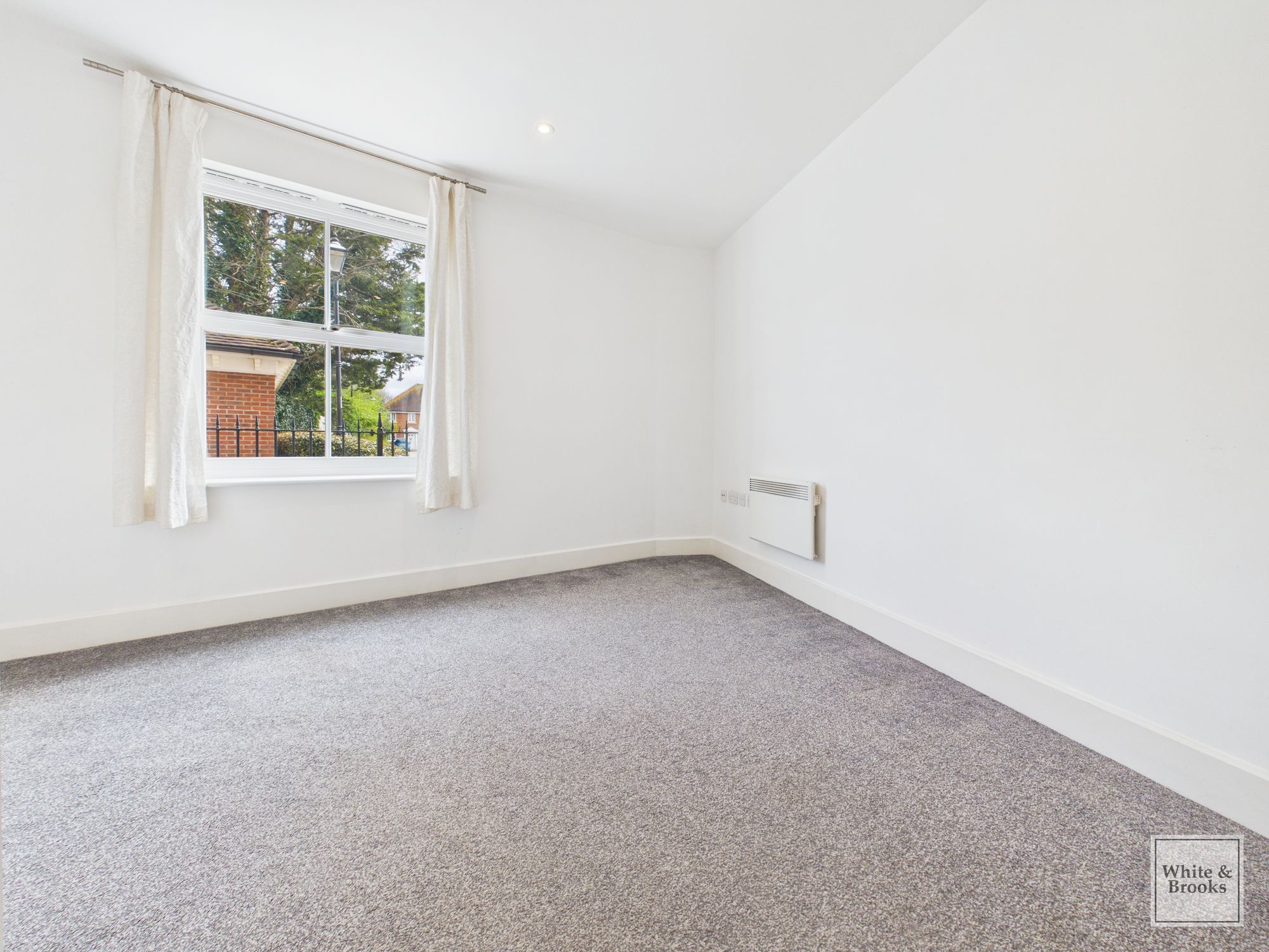 2 bed apartment for sale in St. Agnes Place, Chichester, PO19  - Property Image 9