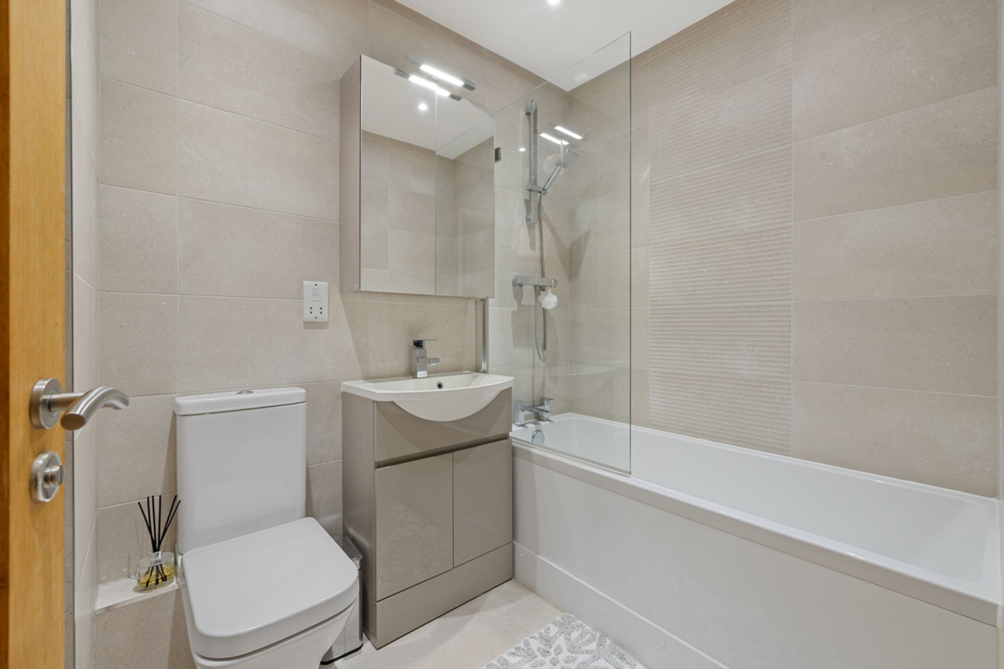 4 bed house for sale in Vinnetrow Road, Runcton, PO20  - Property Image 16