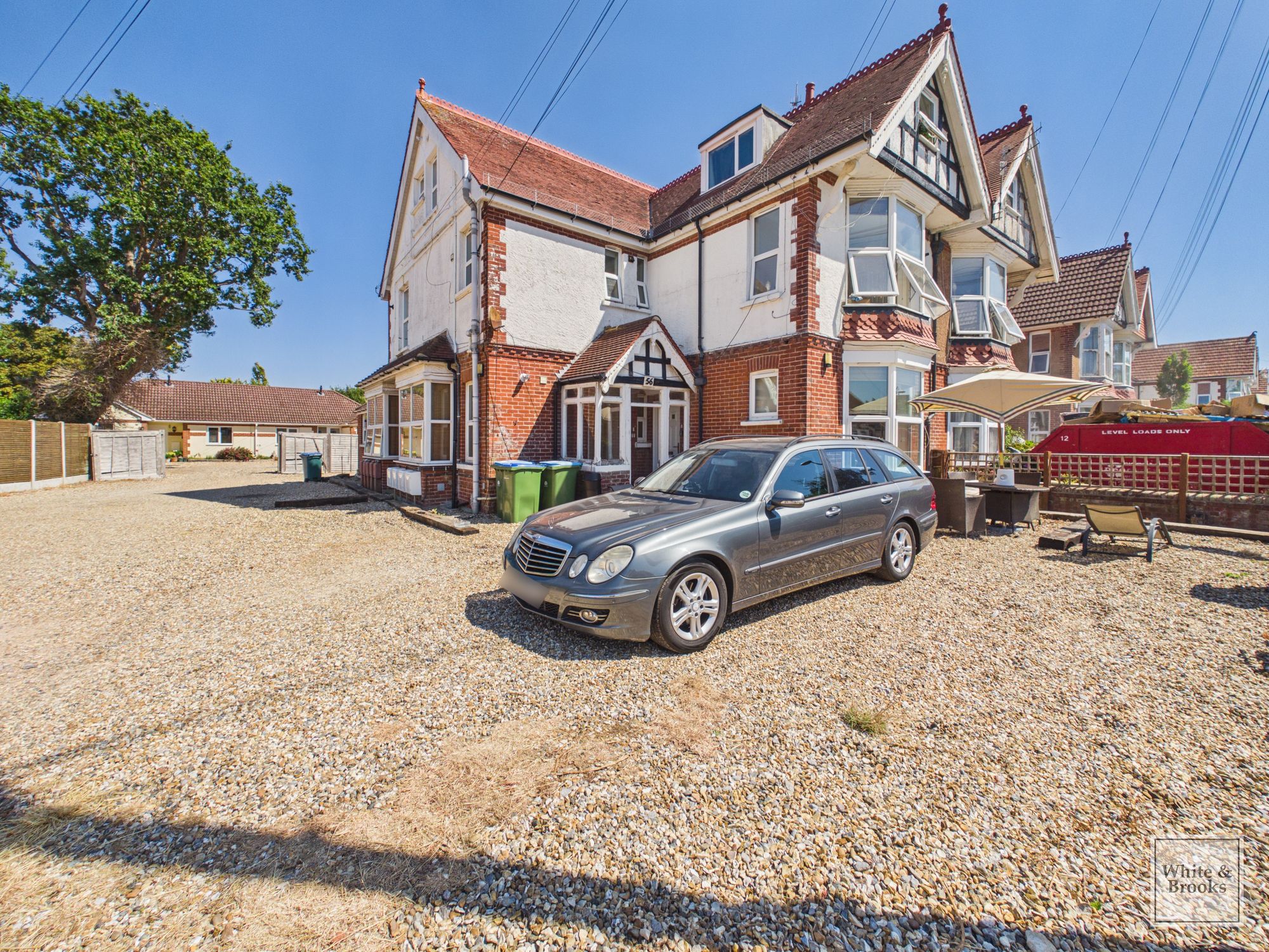 Presenting an exceptionally bright and stylish one-bedroom flat, thoughtfully designed for contemporary living.