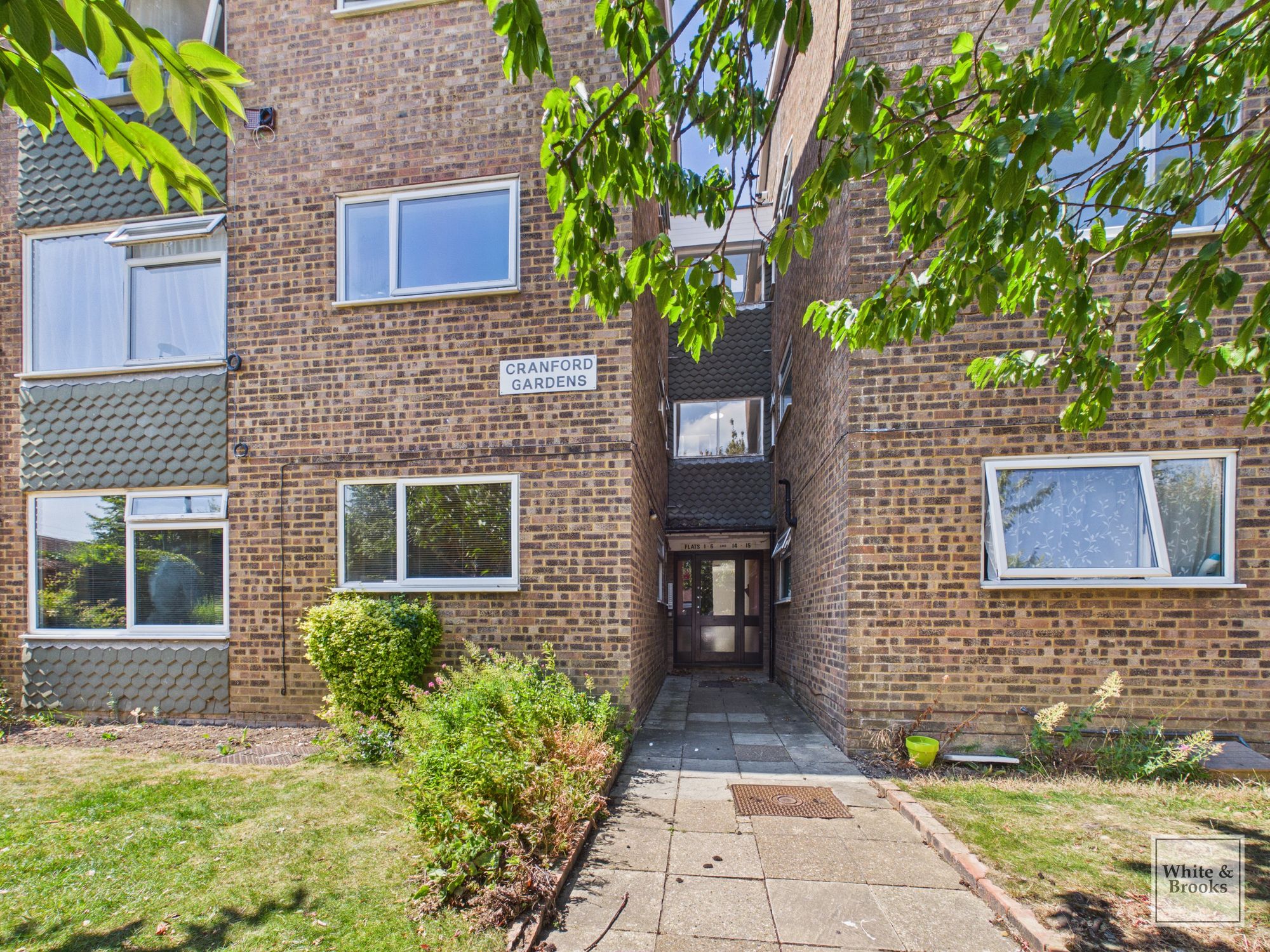 This attractive two-bedroom flat offers a thoughtfully designed layout, perfect for modern living.