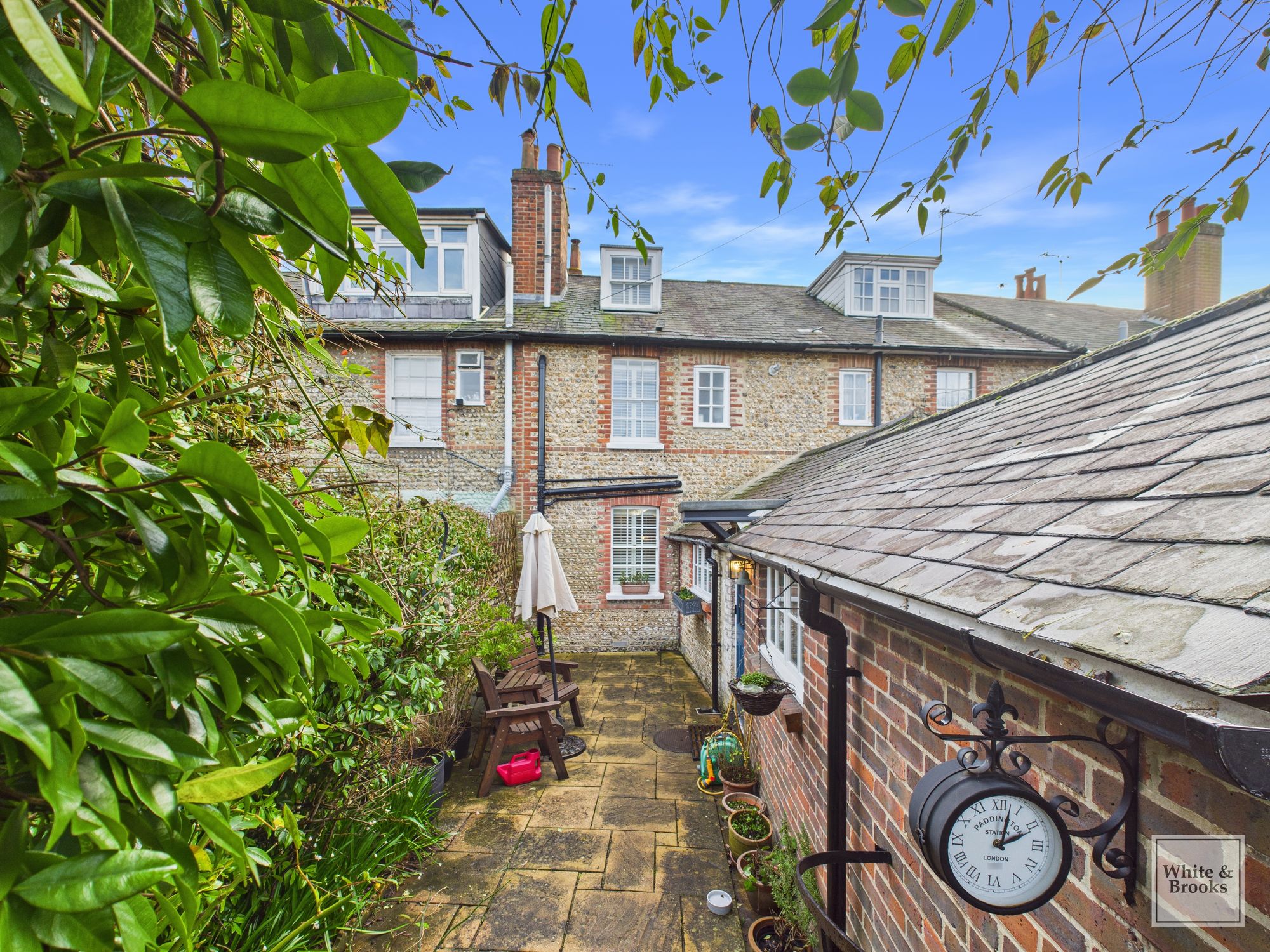 3 bed mid-terraced house for sale in Orchard Street, Chichester, PO19 22