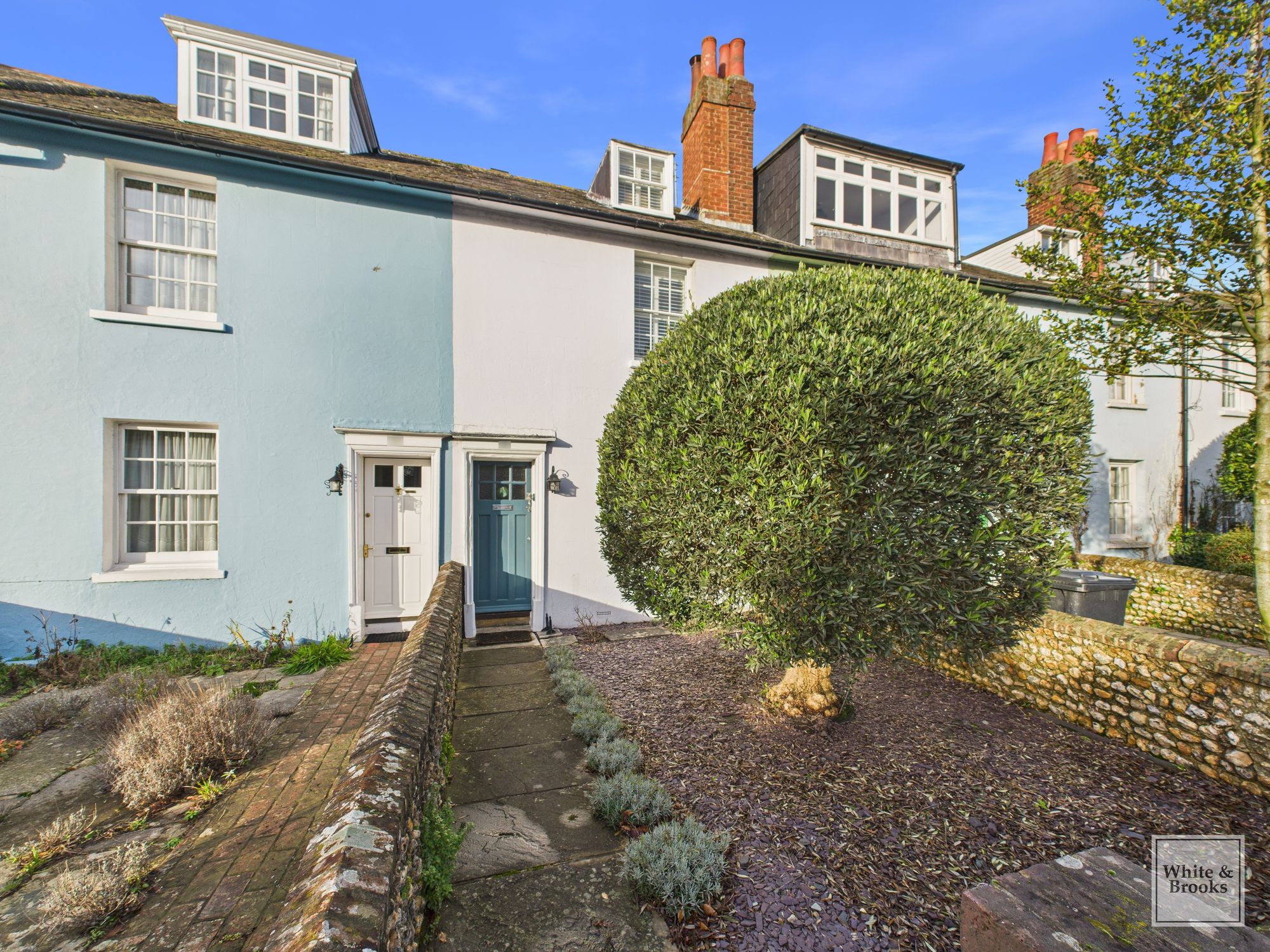 3 bed mid-terraced house for sale in Orchard Street, Chichester, PO19 27
