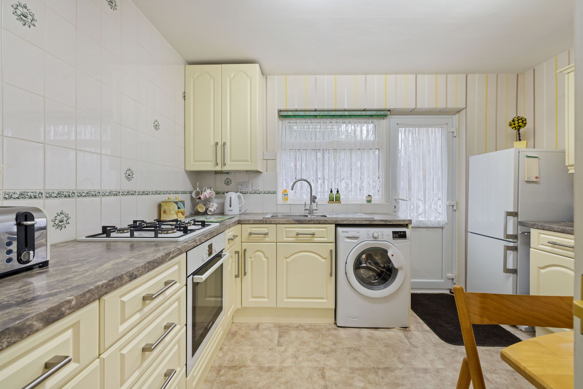 2 bed chalet for sale in Elbridge Crescent, Bognor Regis, PO21  - Property Image 3