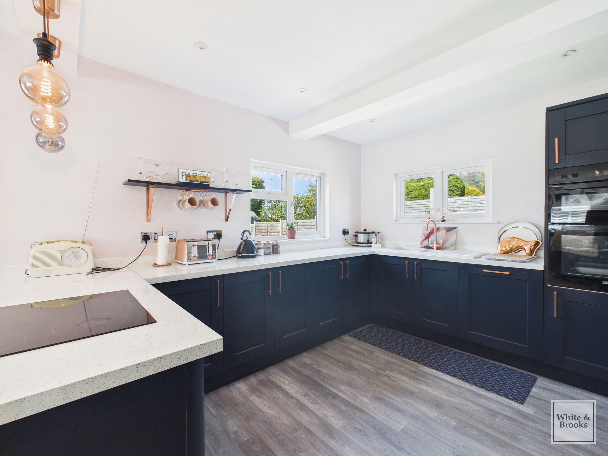 4 bed chalet for sale in Rife Way, Felpham, PO22  - Property Image 3