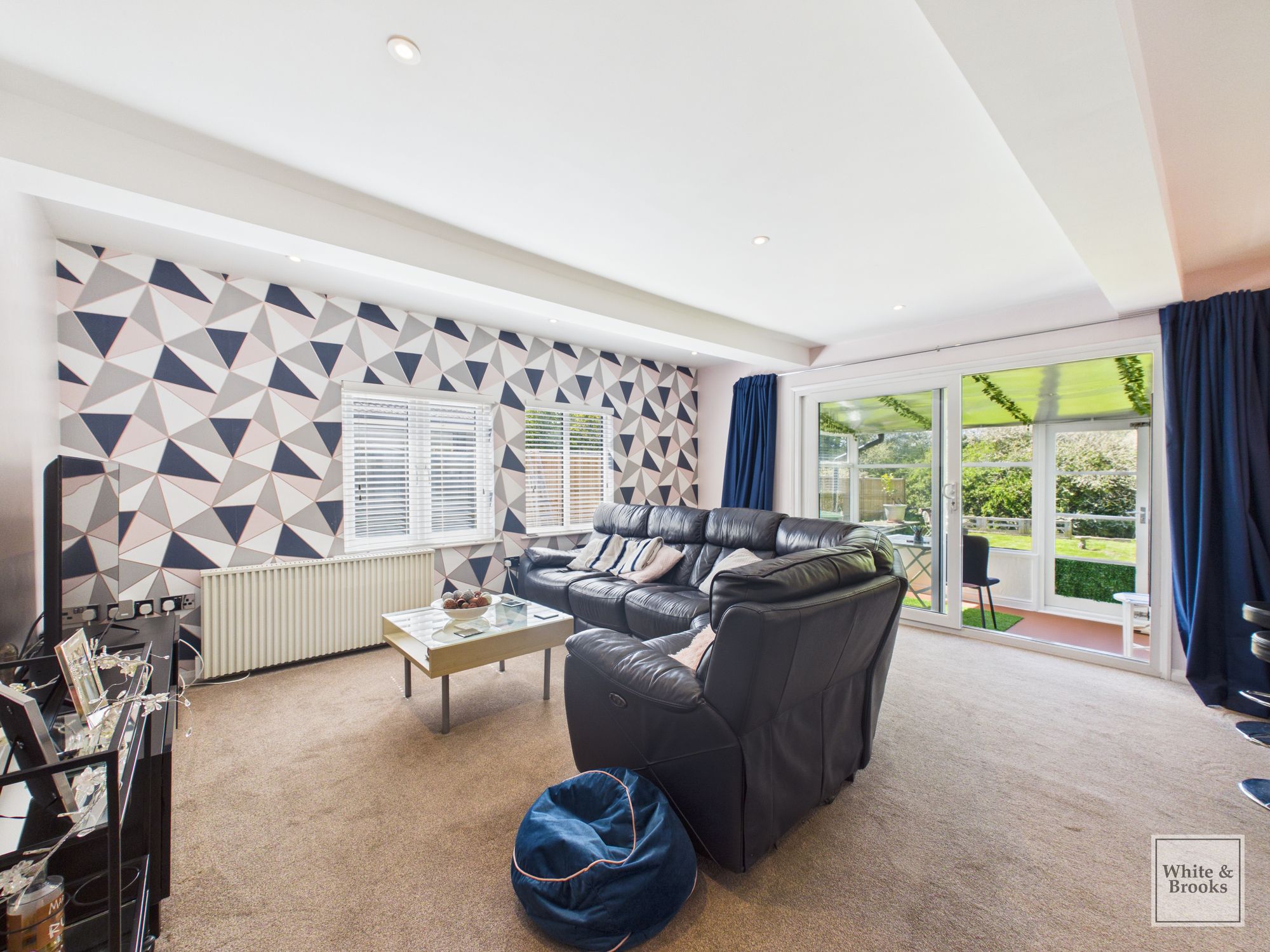 4 bed chalet for sale in Rife Way, Felpham, PO22  - Property Image 2