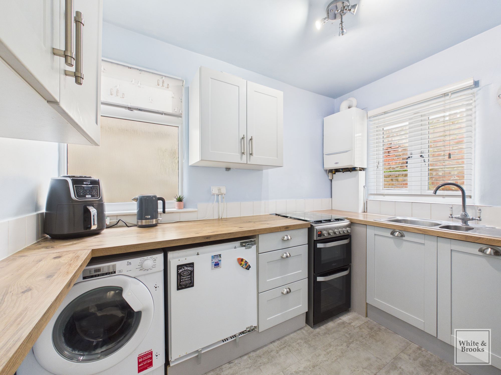 1 bed flat for sale in Victoria Road South, Elizabeth Court Victoria Road South, PO21  - Property Image 3