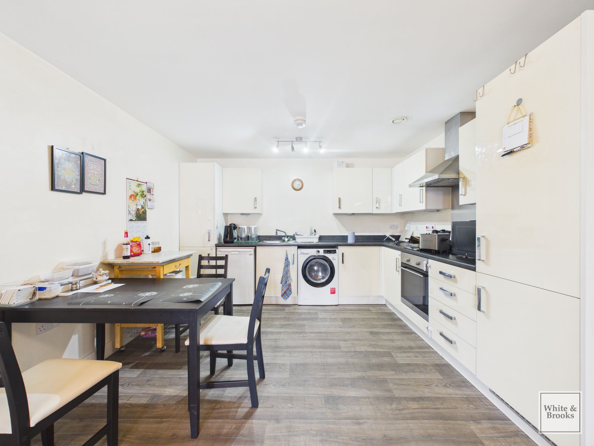 2 bed flat for sale in John Rennie Road, Chichester, PO19  - Property Image 3
