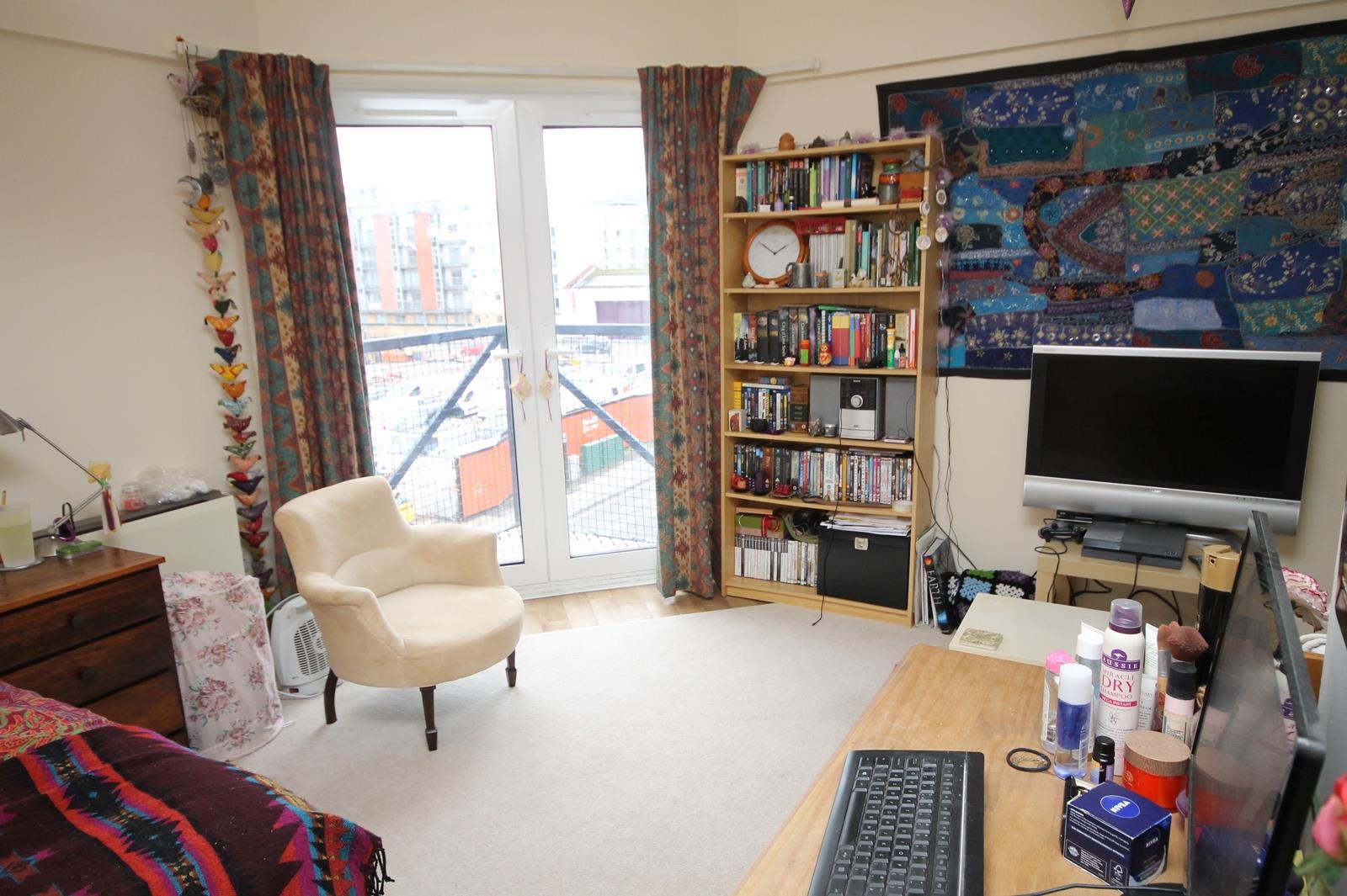 Studio flat to rent in Ferry Street, Bristol  - Property Image 1