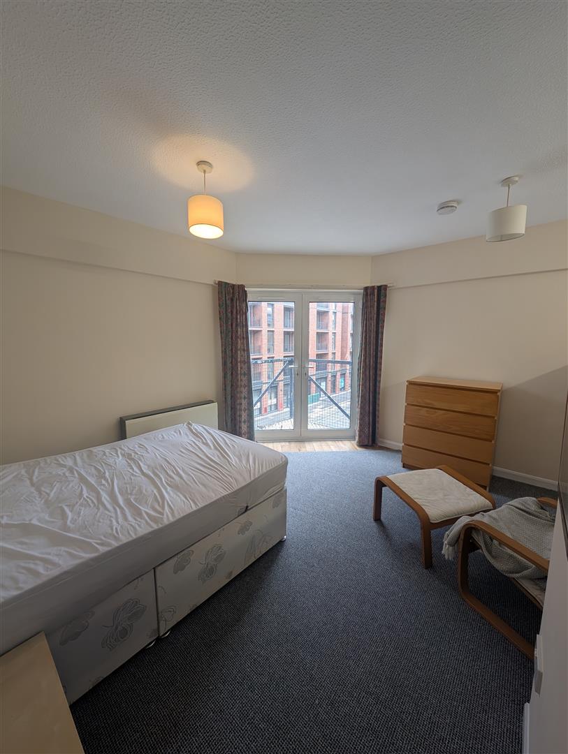 Studio flat to rent in Ferry Street, Bristol 2