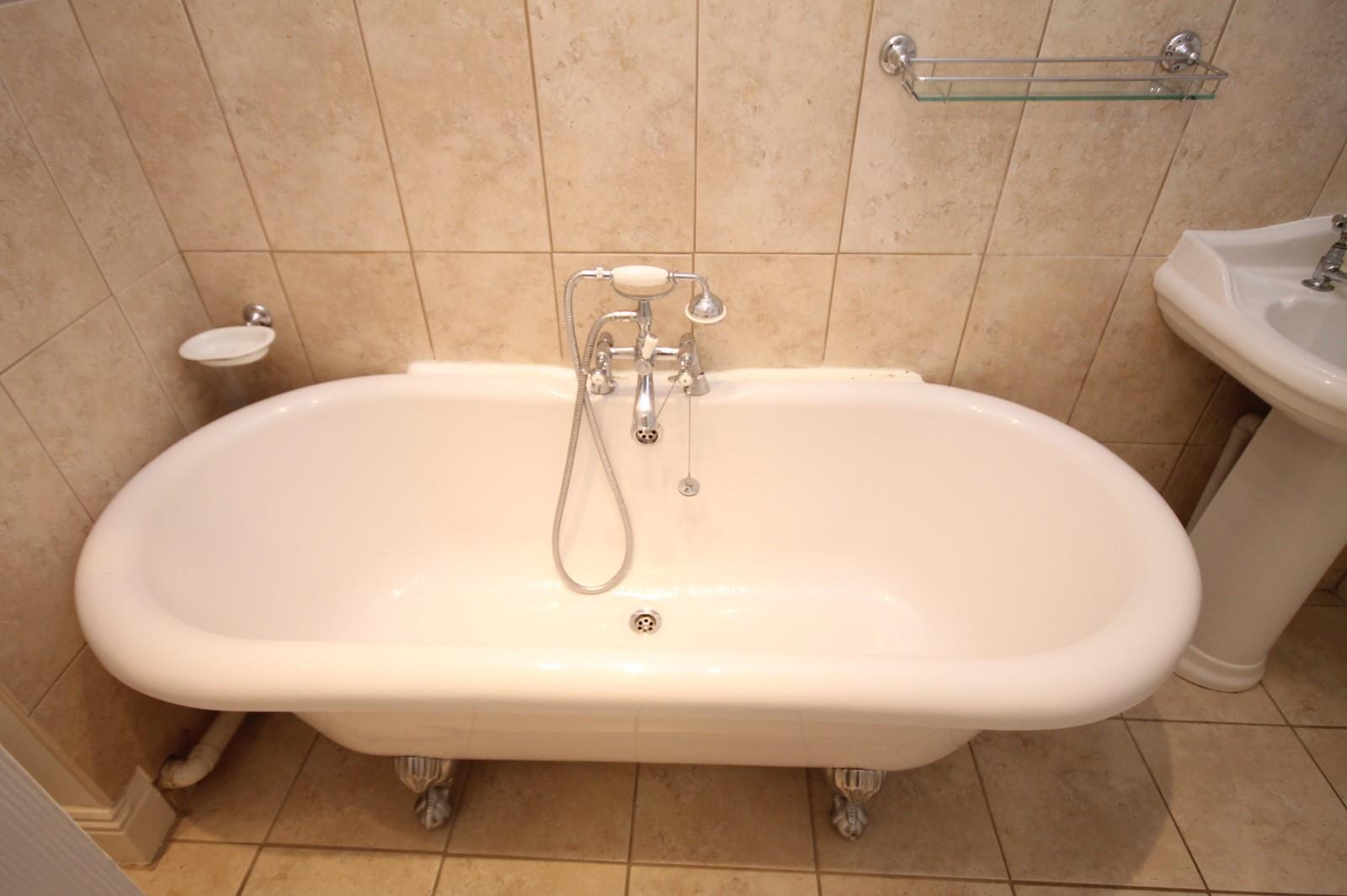 2 bed flat to rent in Victoria Square, Bristol 7