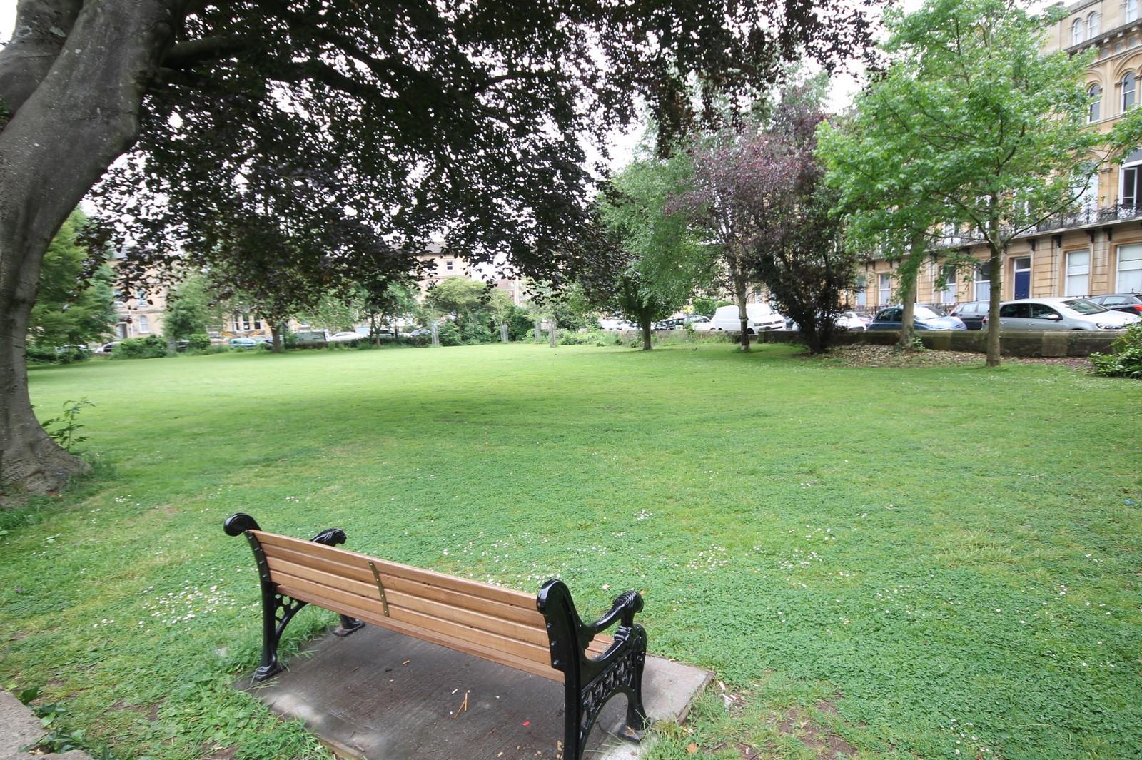 2 bed flat to rent in Victoria Square, Bristol  - Property Image 10