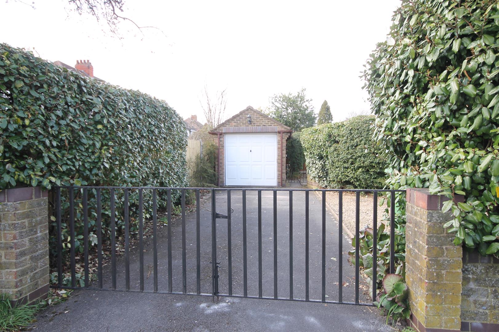 4 bed house to rent in Reedley Road, Bristol 11