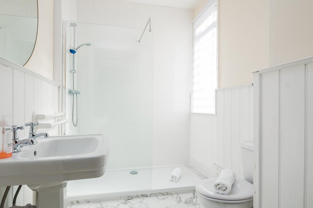 2 bed flat to rent in Cambridge Park, Bristol 9