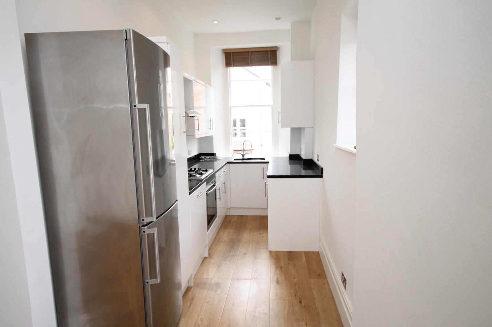 2 bed flat to rent in Miles Road, Bristol 5