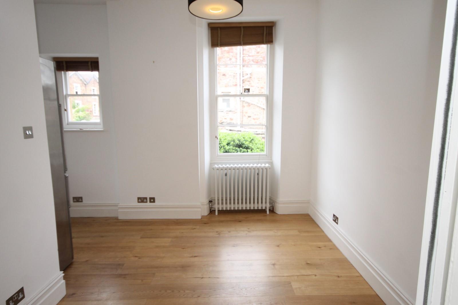 2 bed flat to rent in Miles Road, Bristol 3