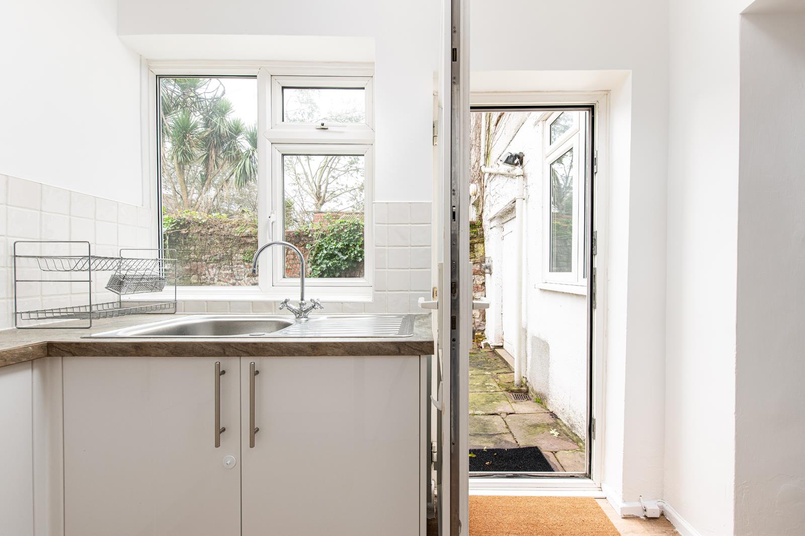 2 bed flat to rent in Hotwell Road, Bristol 3