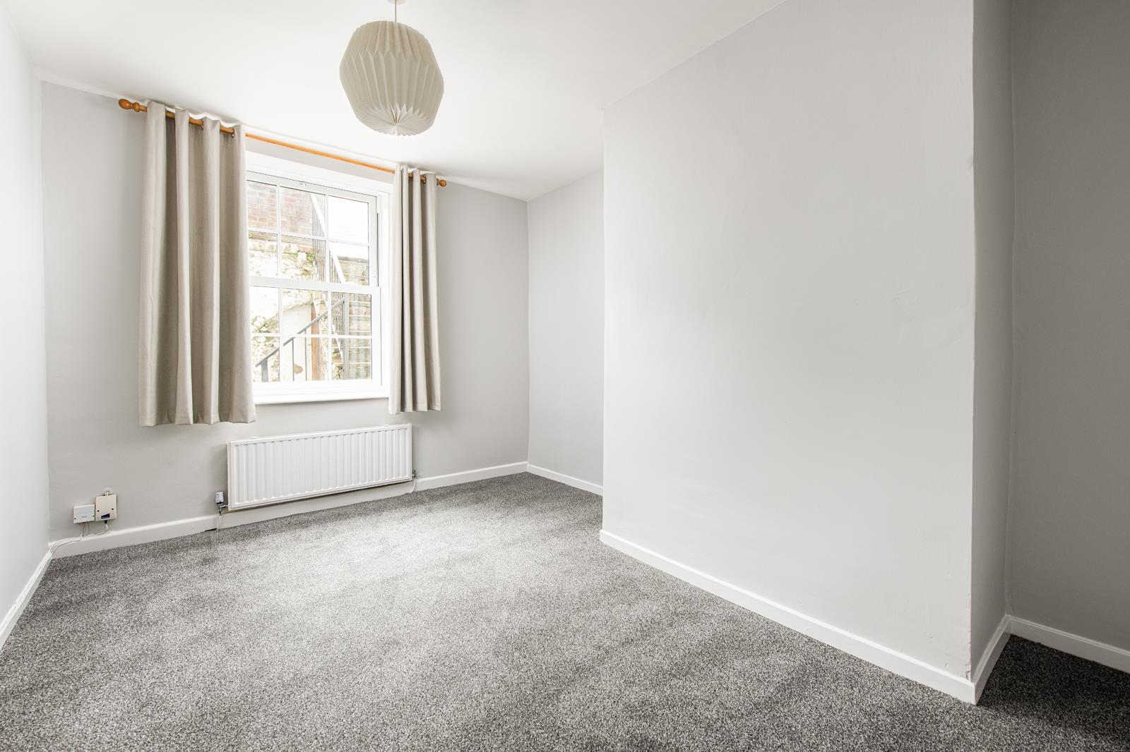 2 bed flat to rent in Hotwell Road, Bristol 5