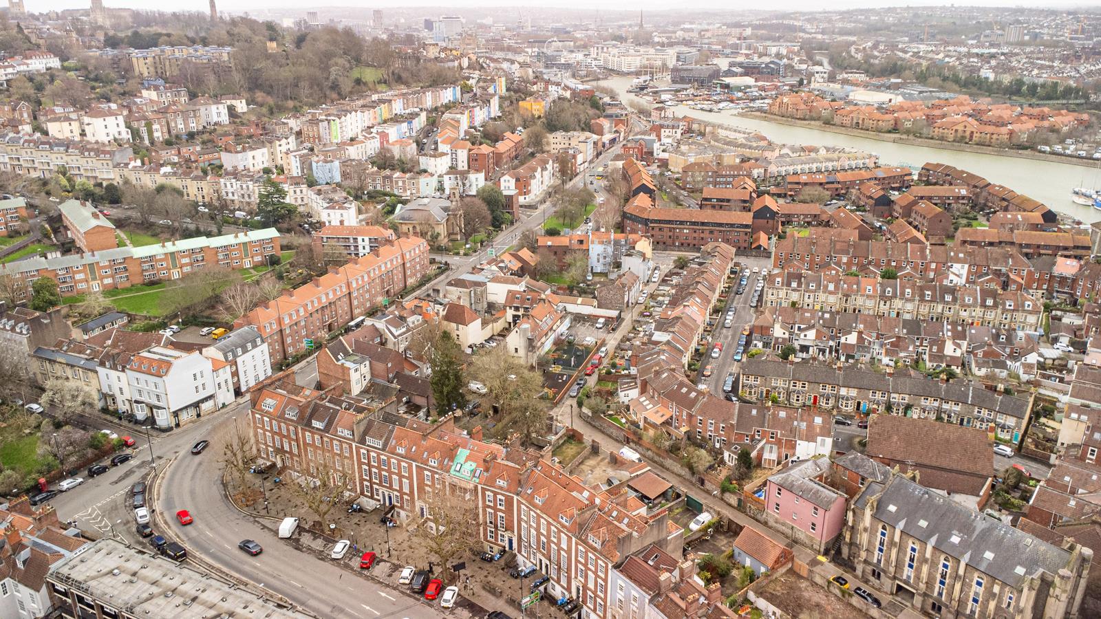 2 bed flat to rent in Hotwell Road, Bristol 10