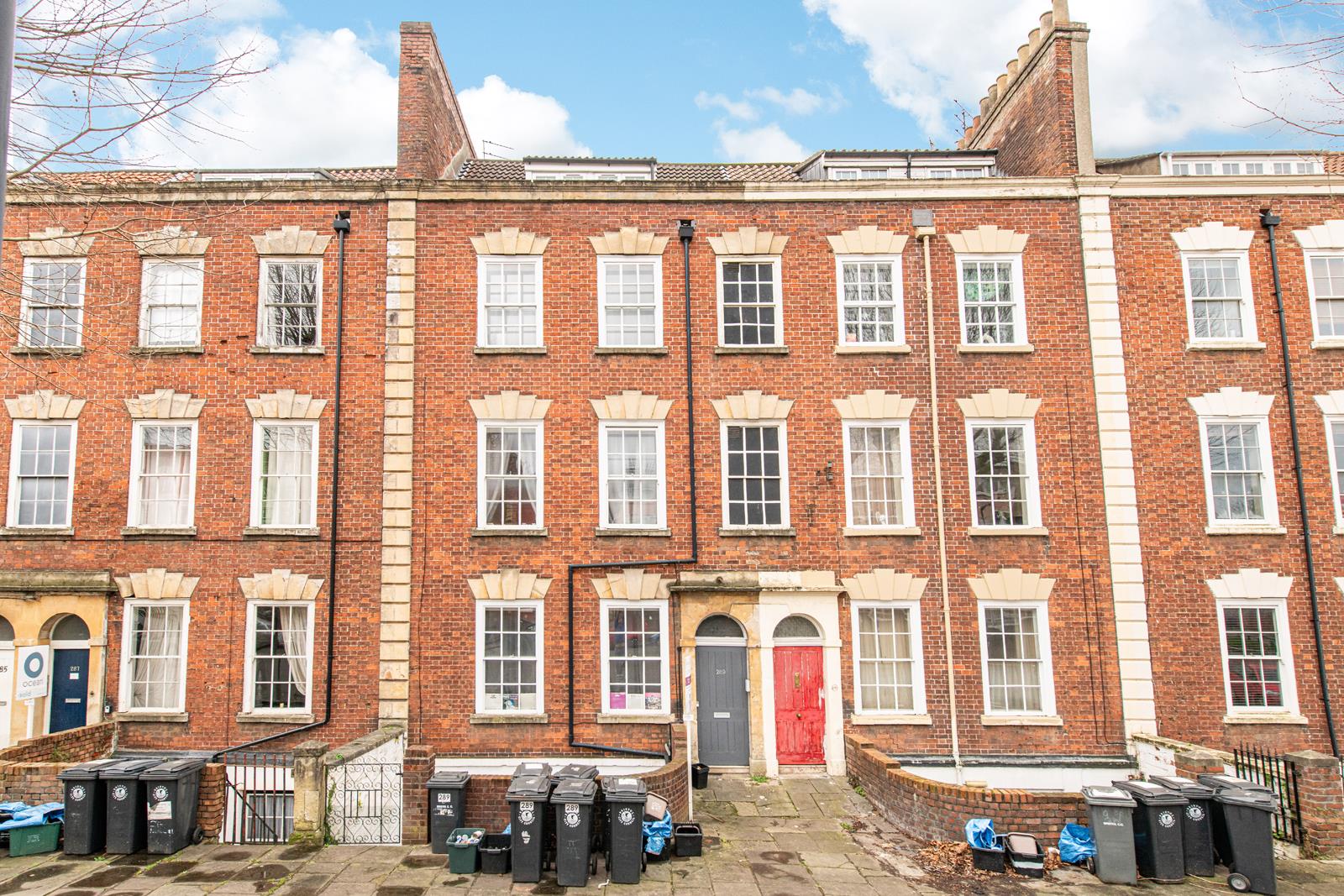 2 bed flat to rent in Hotwell Road, Bristol - Property Image 1