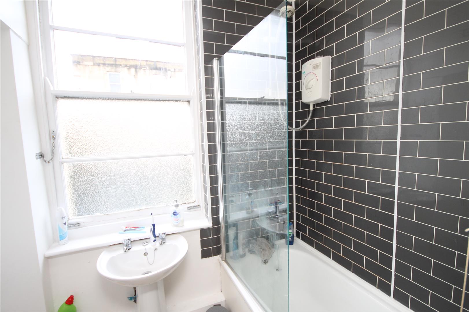 6 bed flat to rent in Chandos Road, Bristol 8