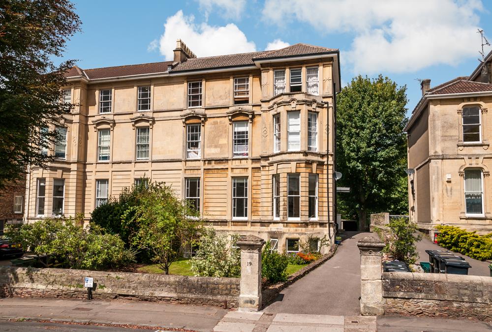 3 bed flat for sale in Apsley Road, Bristol - Property Image 1