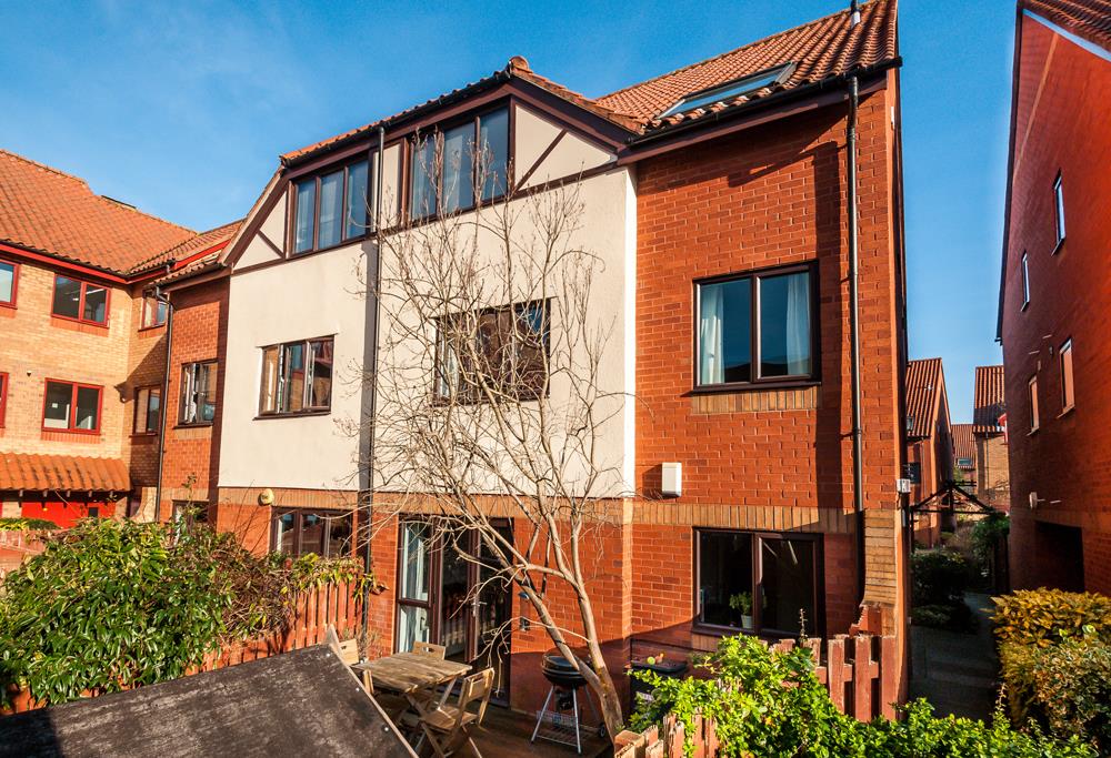 2 bed flat for sale in Cumberland Close, Bristol - Property Image 1