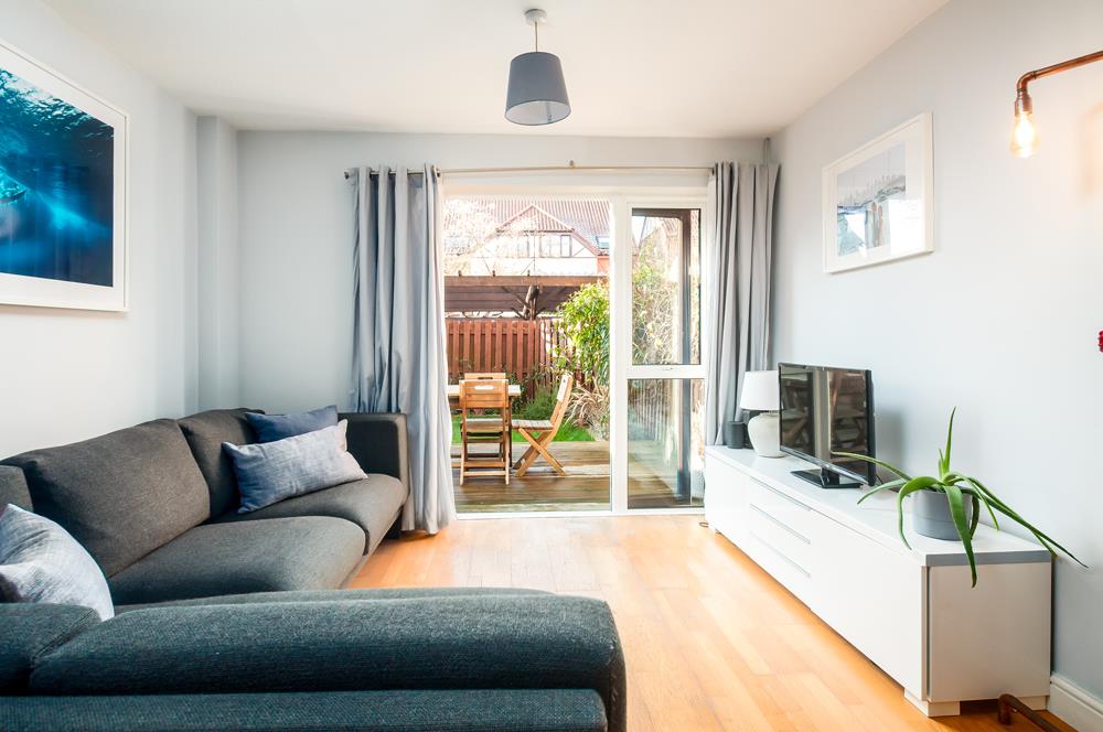 2 bed flat for sale in Cumberland Close, Bristol  - Property Image 2