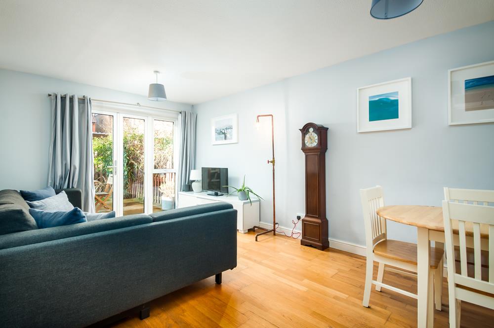 2 bed flat for sale in Cumberland Close, Bristol 2