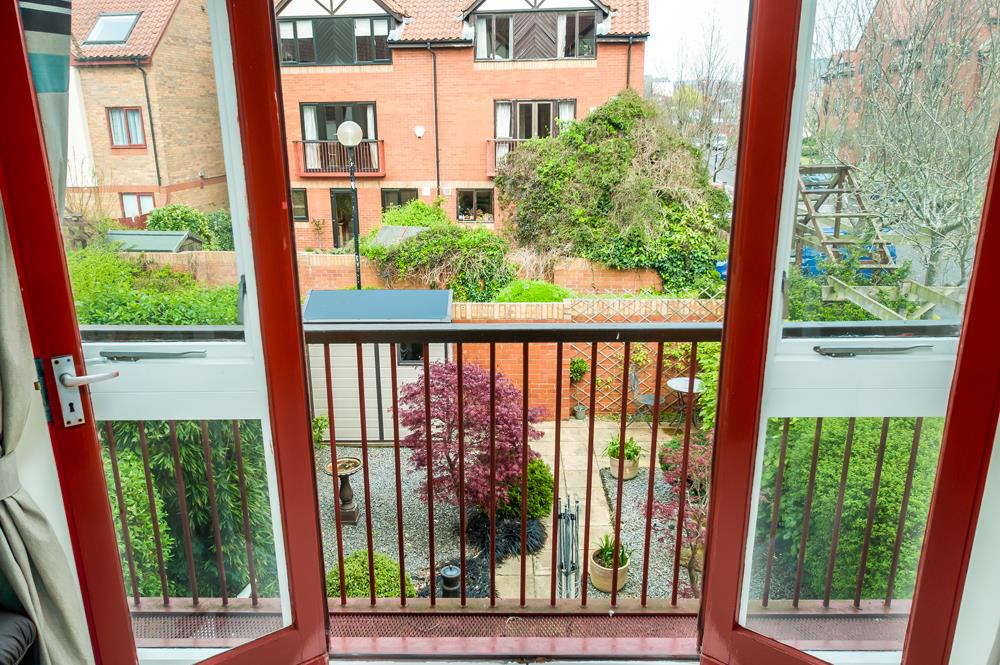 2 bed house for sale in Canada Way, Bristol  - Property Image 3