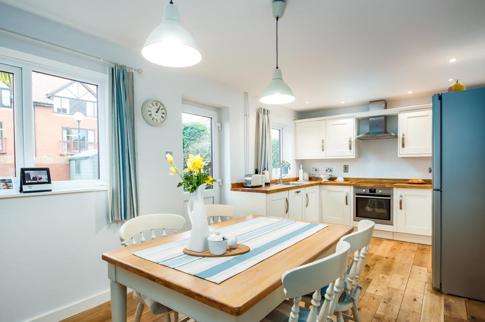 2 bed house for sale in Canada Way, Bristol  - Property Image 3